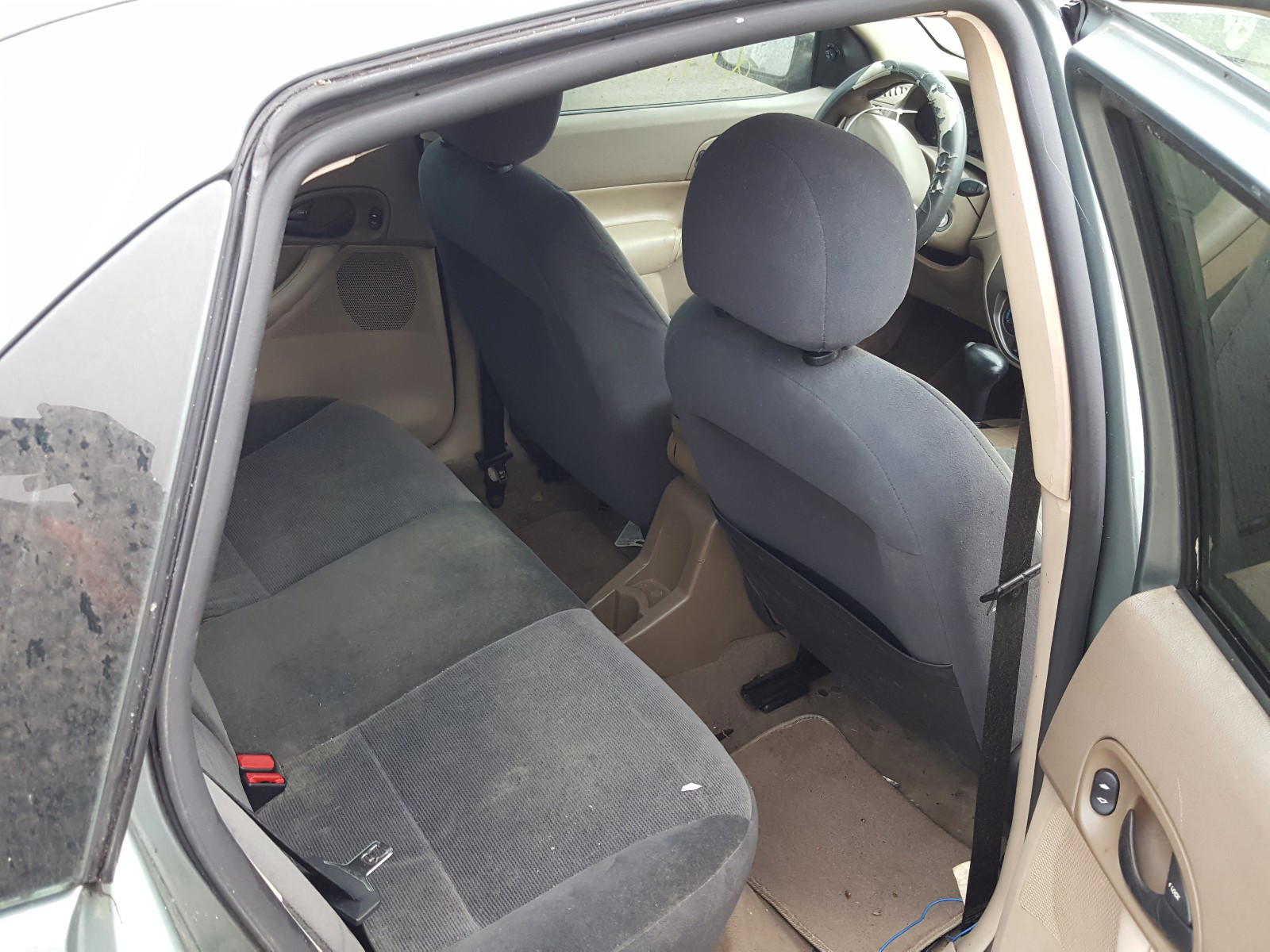Photo 6 from auction – 2005 FORD FOCUS with VIN 1FAFP34N65W163999