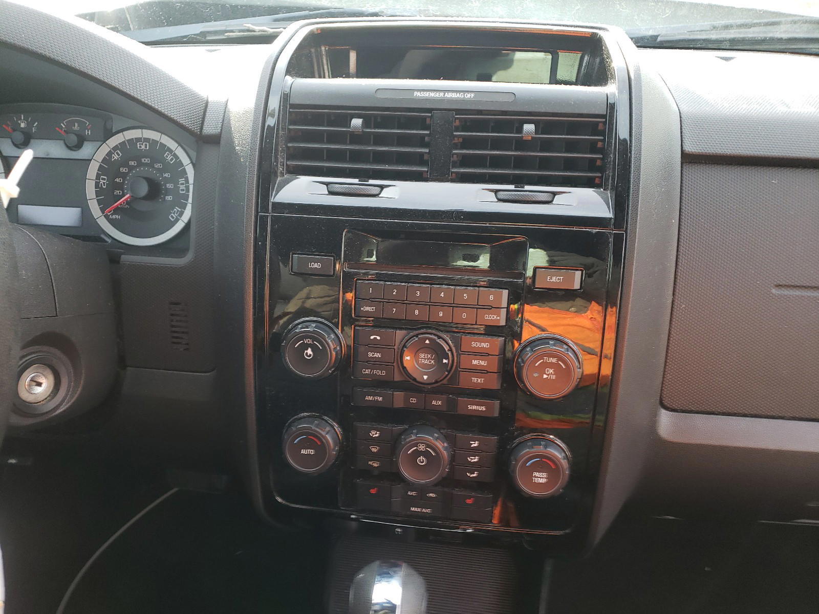 Photo 9 from auction – 2010 FORD ESCAPE LIM with VIN 1FMCU0EG0AKD18841