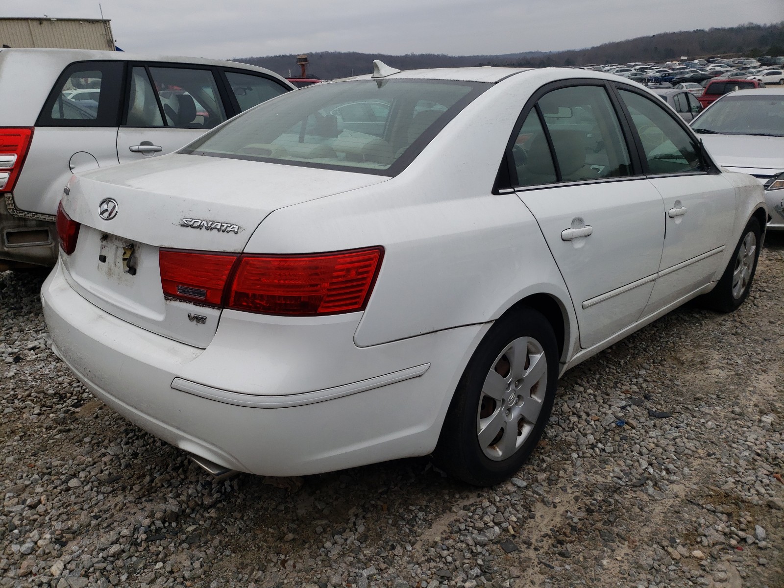 Photo 4 from auction – 2010 HYUNDAI SONATA with VIN 5NPET46F79H460269