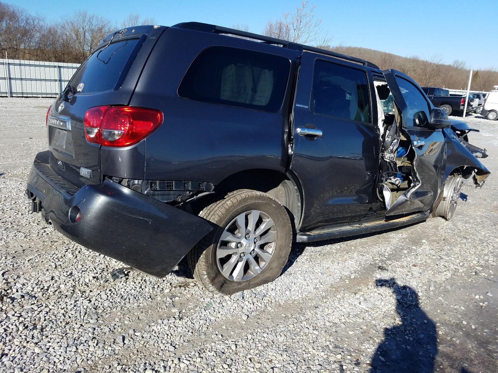Photo 4 from auction – 2012 TOYOTA SEQUOIA LI with VIN 5TDKY5G1XCS037572
