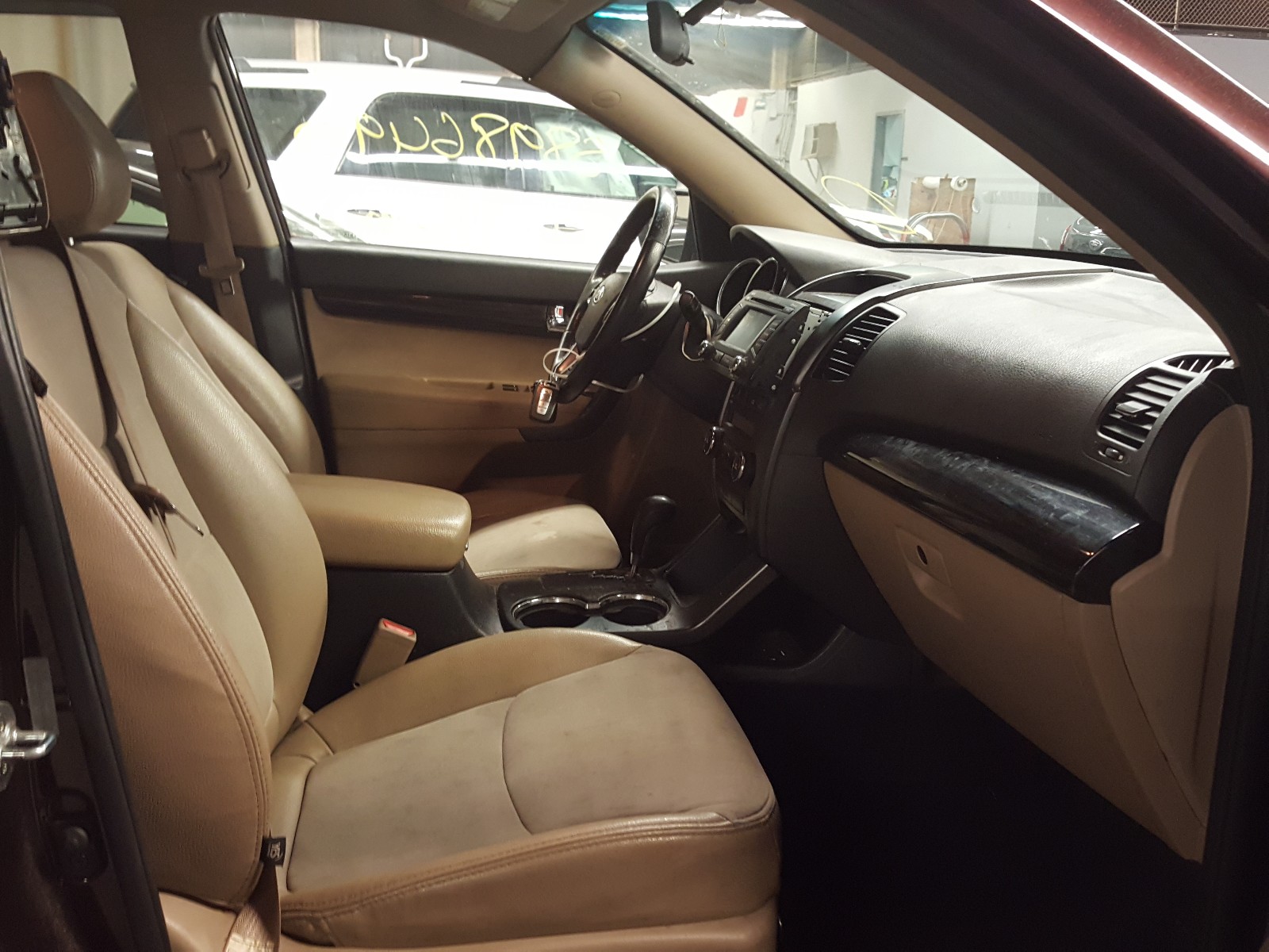 Photo 5 from auction – 2012 KIA SORENTO EX with VIN 5XYKUCA63CG242622