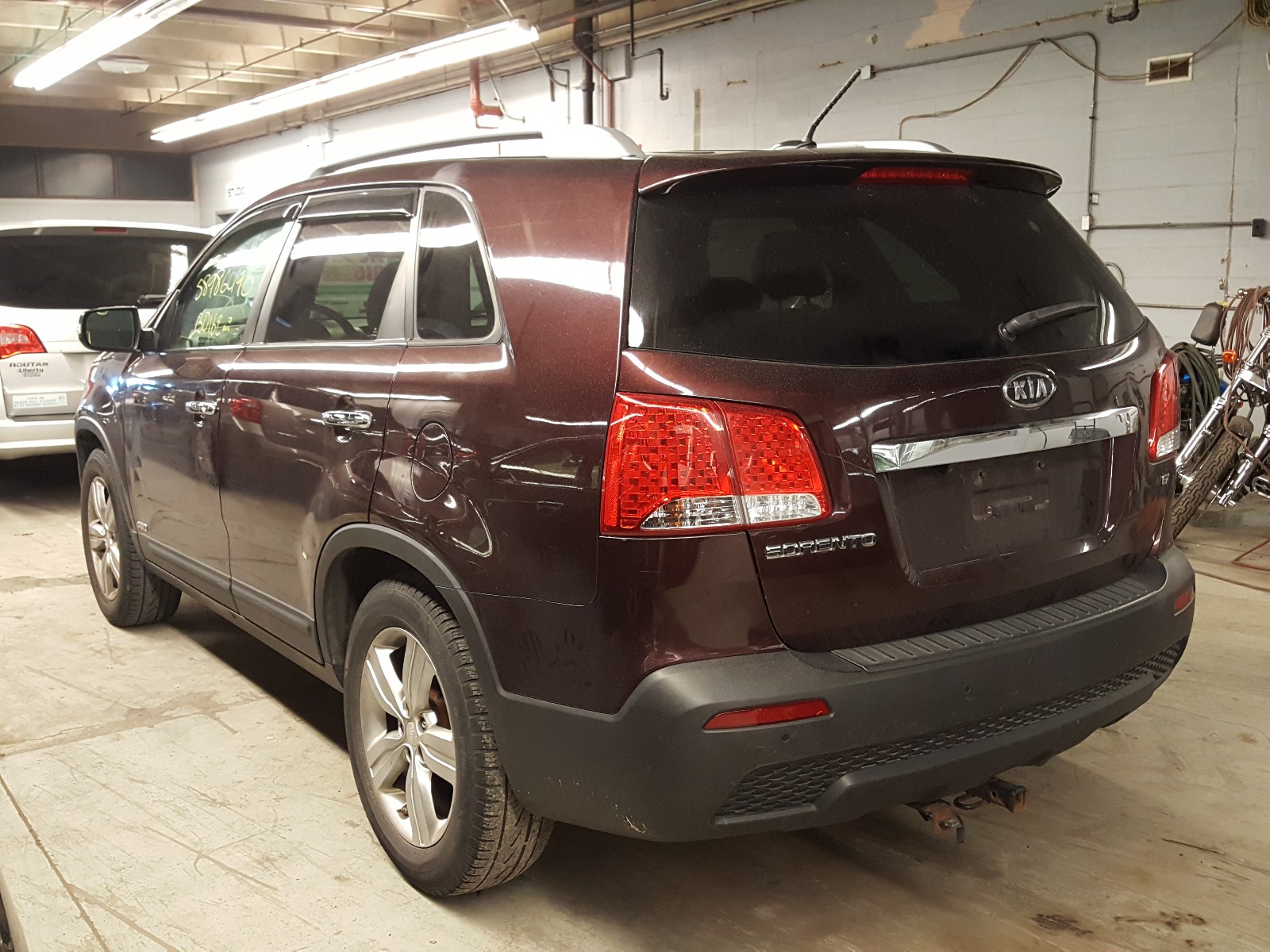 Photo 3 from auction – 2012 KIA SORENTO EX with VIN 5XYKUCA63CG242622