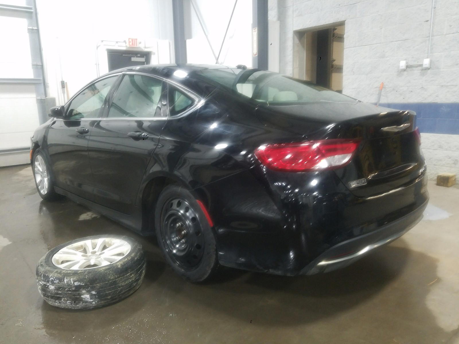 Photo 3 from auction – 2015 CHRYSLER 200 LIMITE with VIN 1C3CCCAB4FN504542