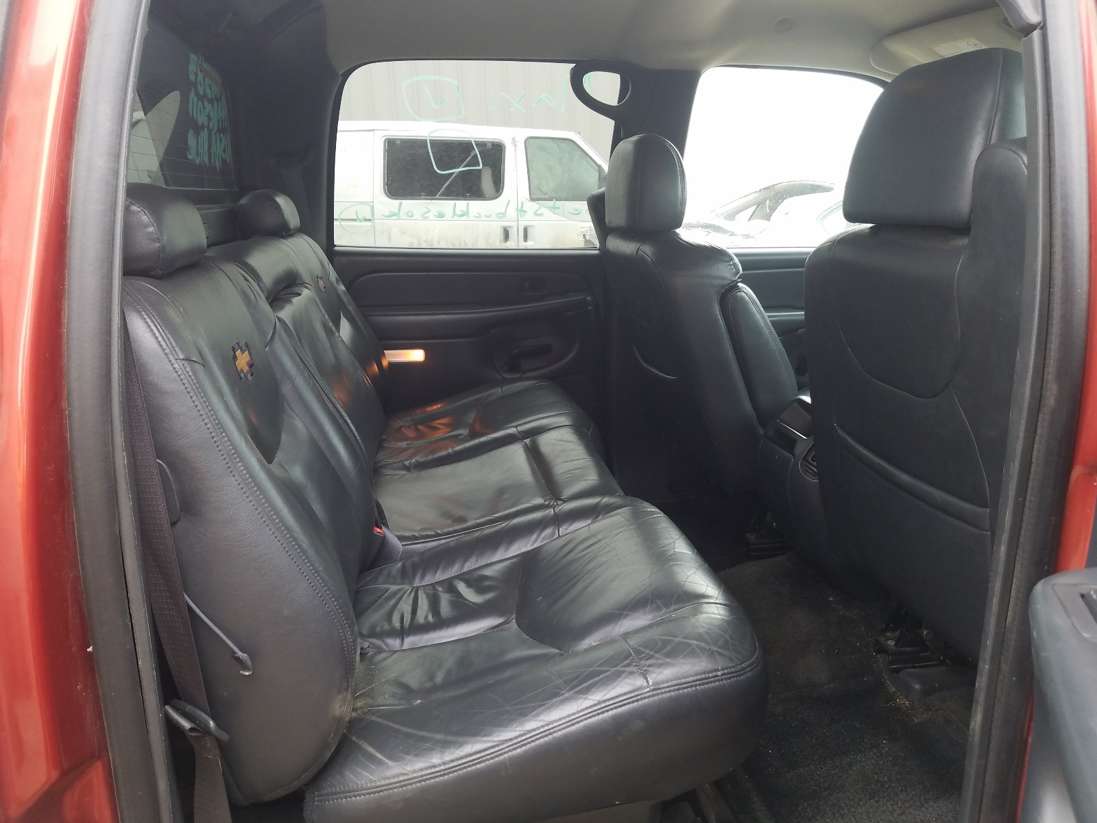 Photo 6 from auction – 2002 CHEVROLET AVALANCHE with VIN 3GNEK13T92G304915