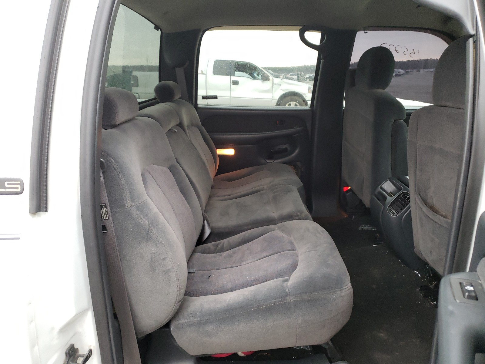 Photo 6 from auction – 2001 CHEVROLET SILVERADO with VIN 1GCGC13U91F189997