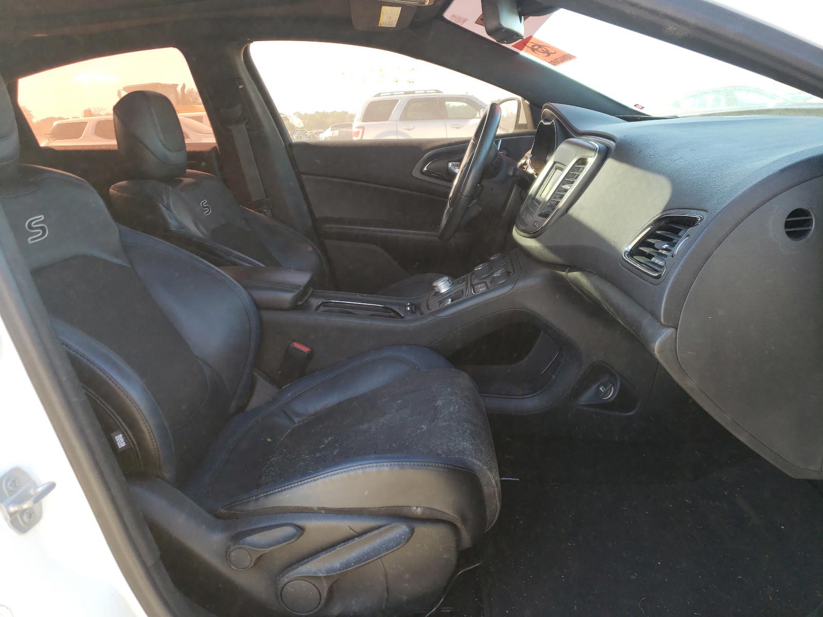 Photo 5 from auction – 2015 CHRYSLER 200 S with VIN 1C3CCCBG5FN543022