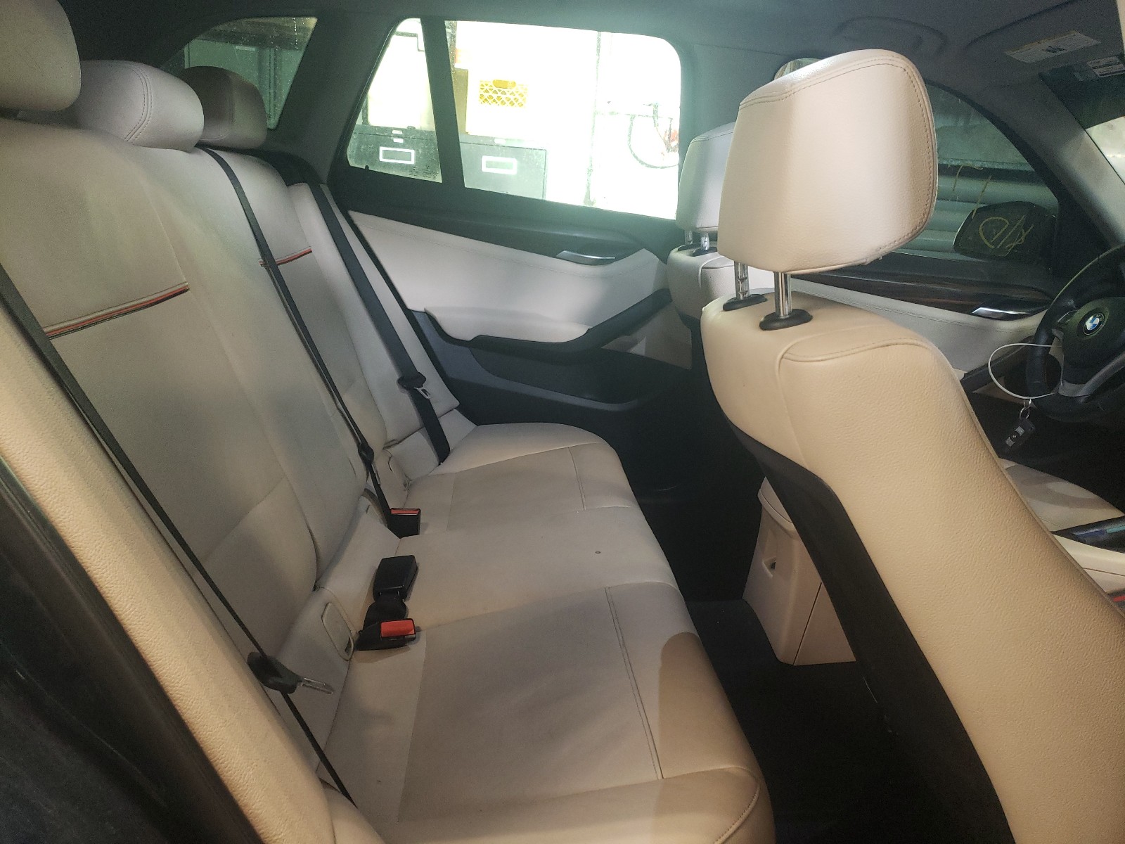 Photo 6 from auction – 2015 BMW X1 XDRIVE2 with VIN WBAVL1C55FVY26670