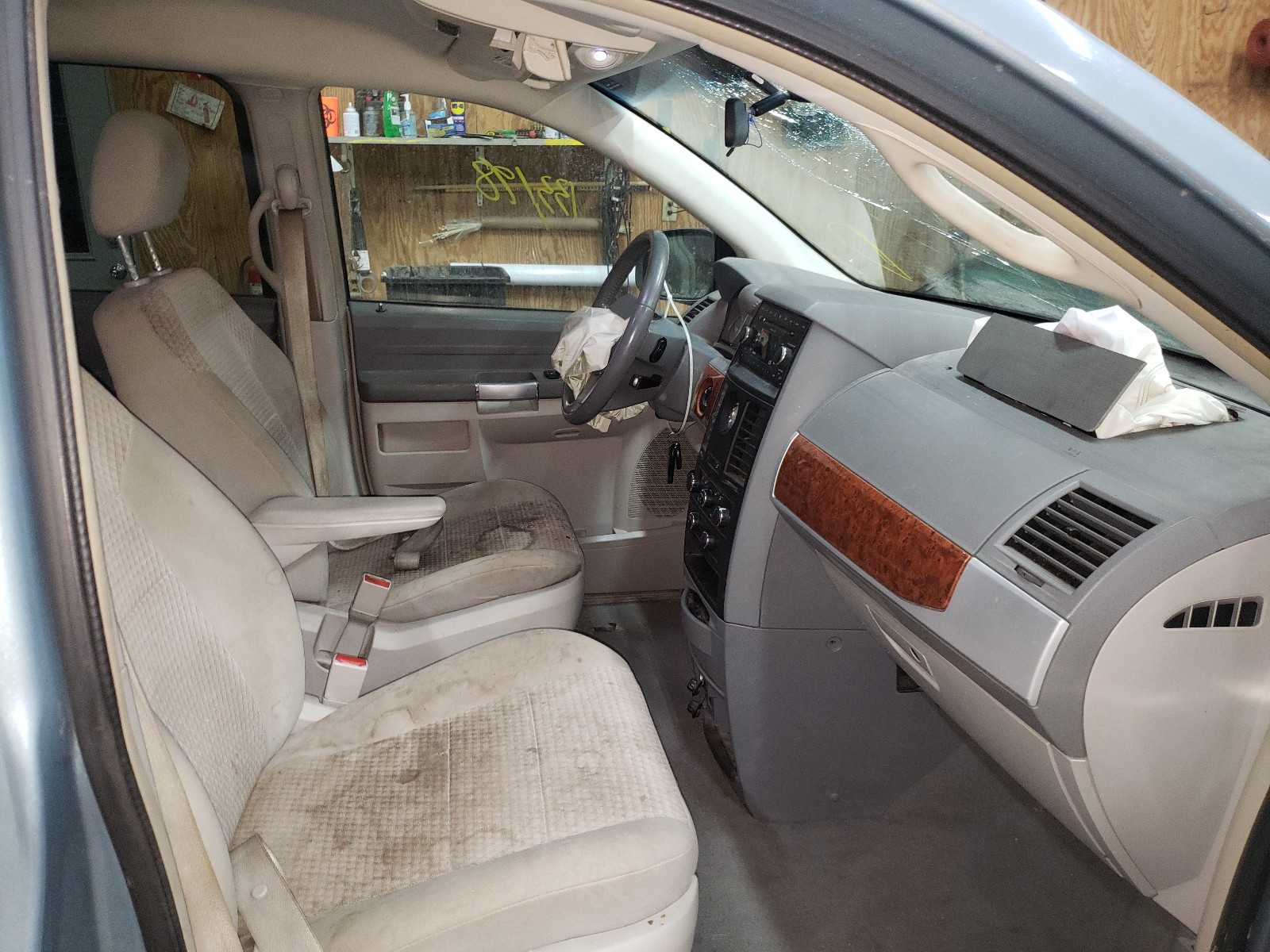 Photo 5 from auction – 2008 CHRYSLER TOWN & COU with VIN 2A8HR54P38R767249