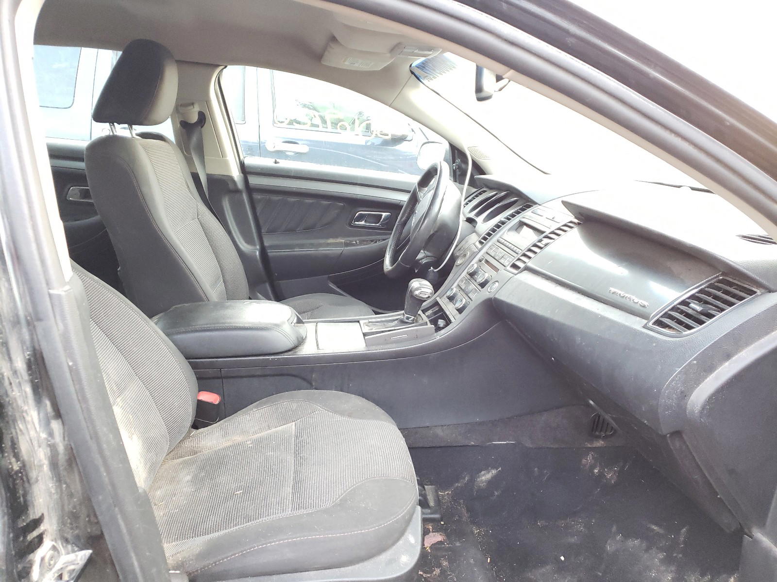 Photo 5 from auction – 2011 FORD TAURUS SEL with VIN 1FAHP2HW7BG156524