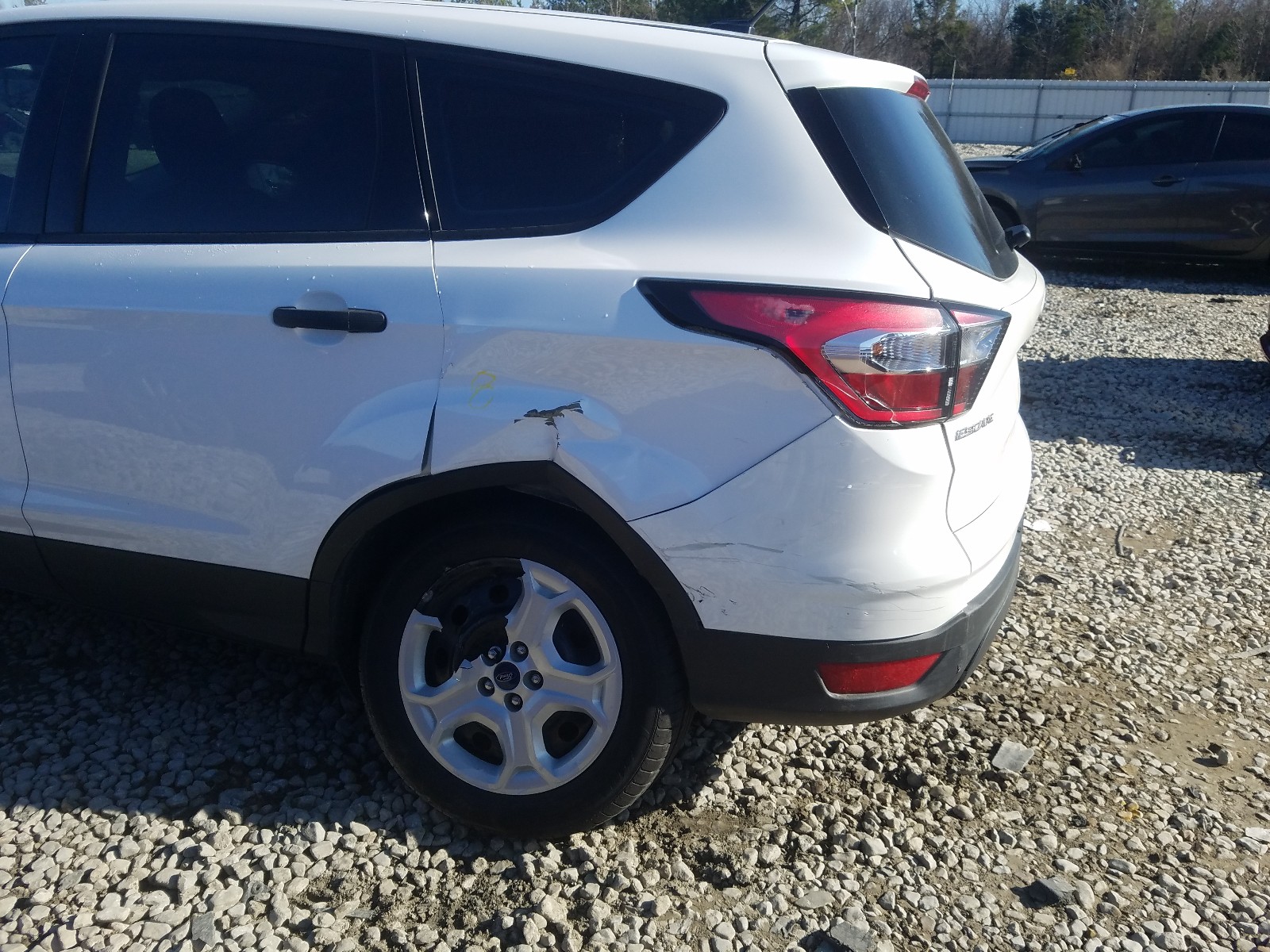 Zdjęcie 9 z aukcji – 2018 FORD ESCAPE S z VIN 1FMCU0F75JUB20386