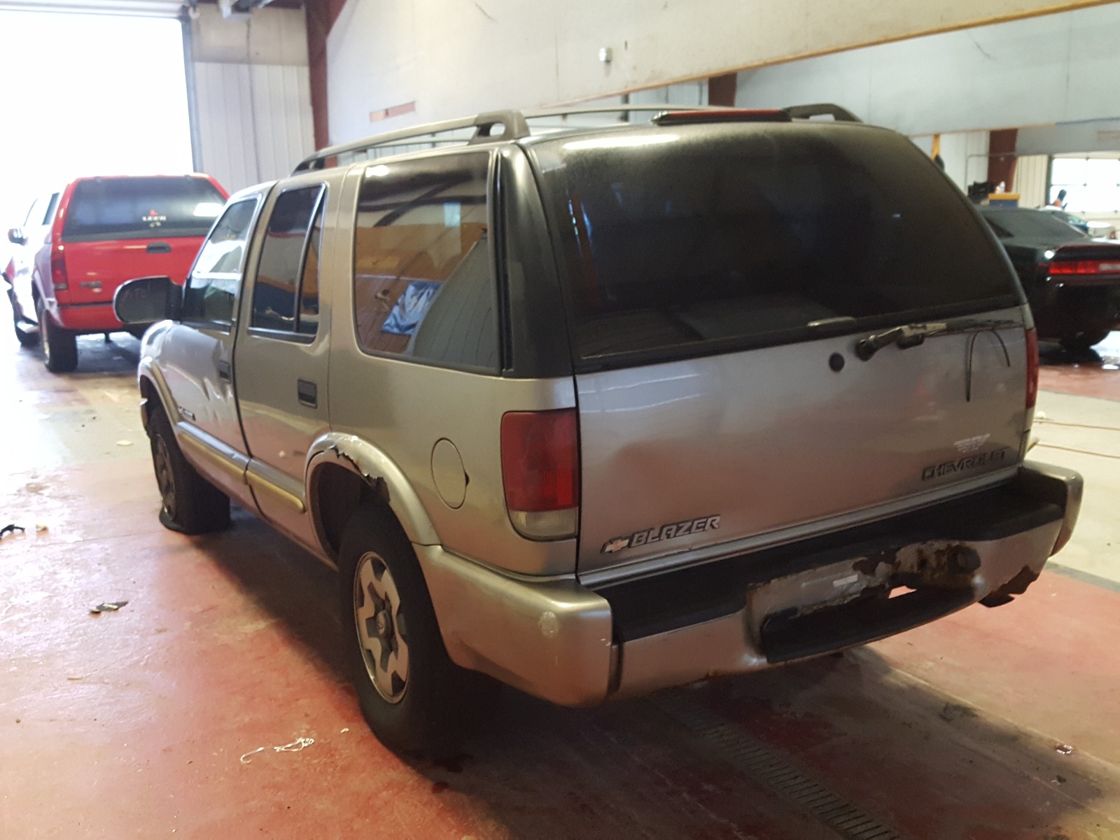 Photo 3 from auction – 2003 CHEVROLET BLAZER with VIN 1GNDT13X93K175810