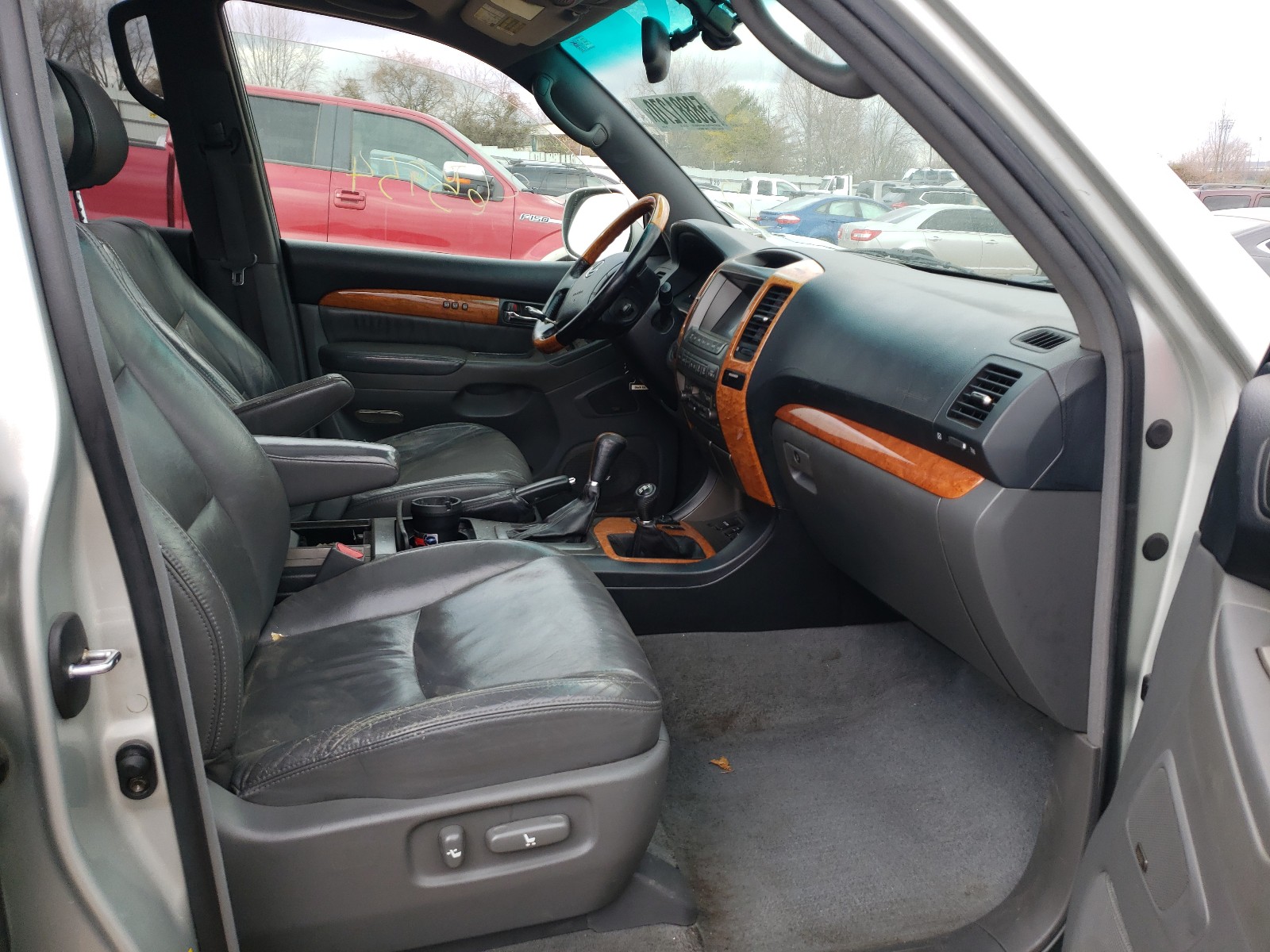 Photo 5 from auction – 2004 LEXUS GX 470 with VIN JTJBT20X740030544