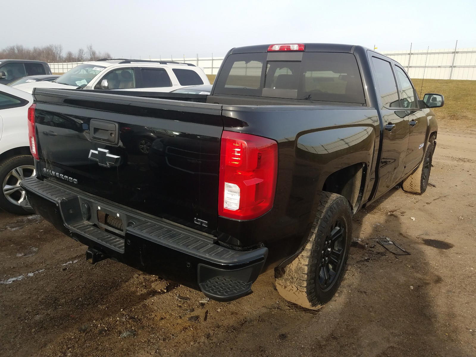 Photo 4 from auction – 2018 CHEVROLET SILVERADO with VIN 3GCUKSEC3JG372987