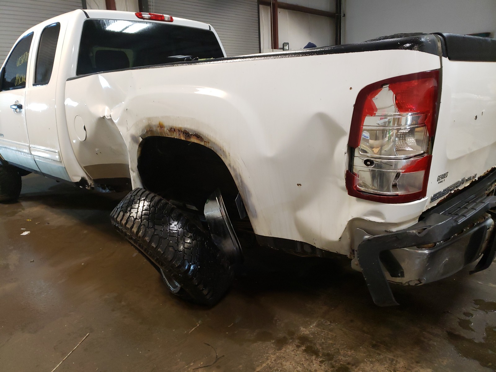 Photo 9 from auction – 2008 GMC SIERRA K25 with VIN 1GTHK29K28E186717