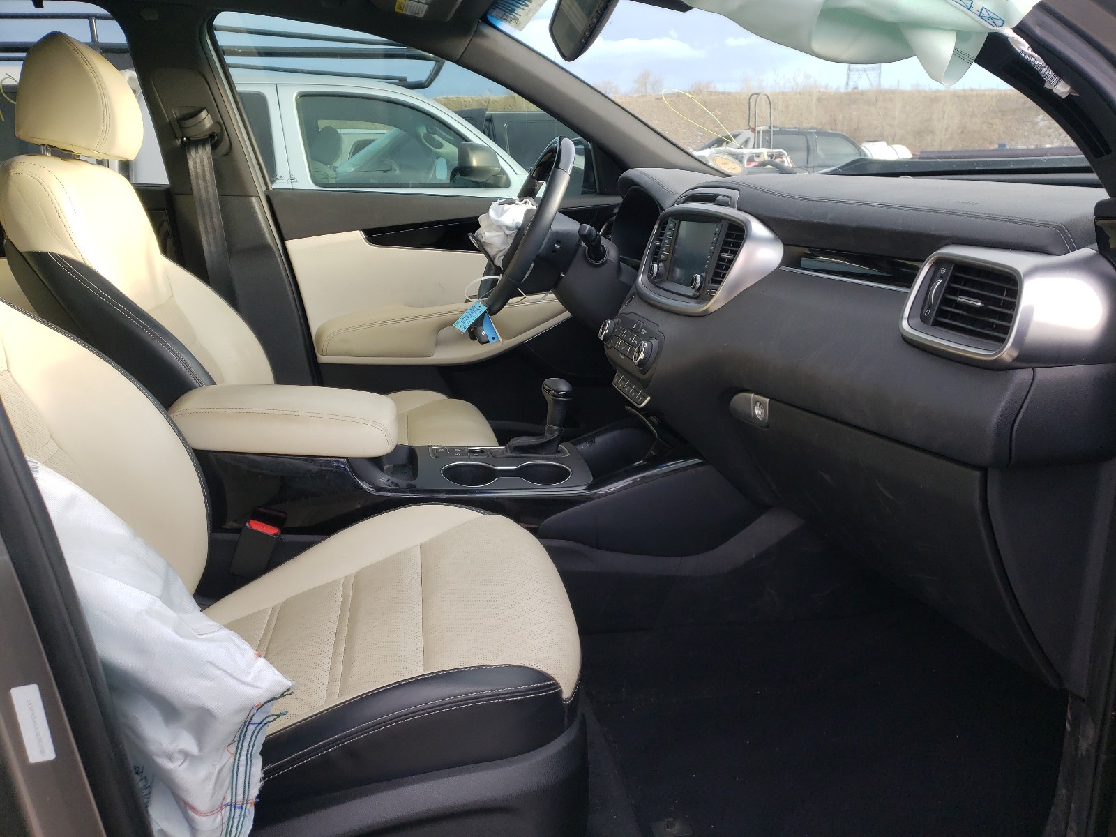Photo 5 from auction – 2018 KIA SORENTO SX with VIN 5XYPKDA53JG383583
