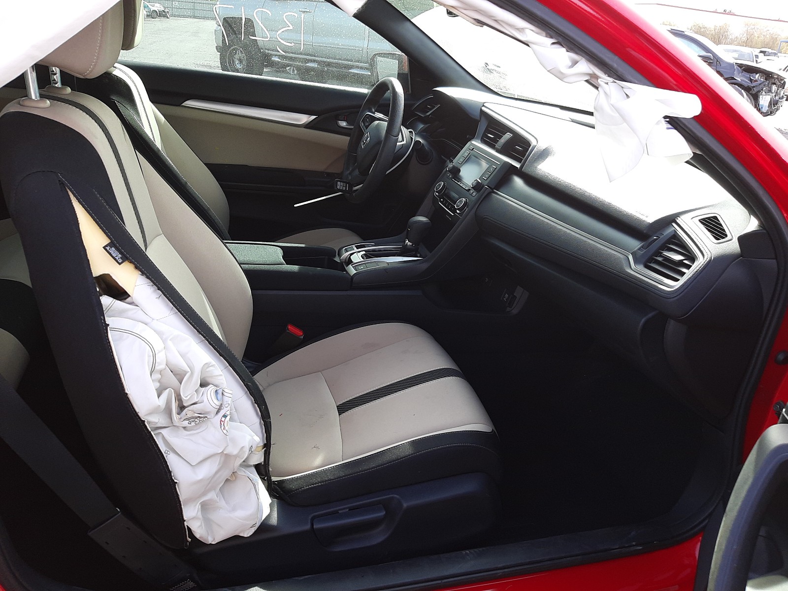 Photo 5 from auction – 2016 HONDA CIVIC LX with VIN 2HGFC4B00GH315670