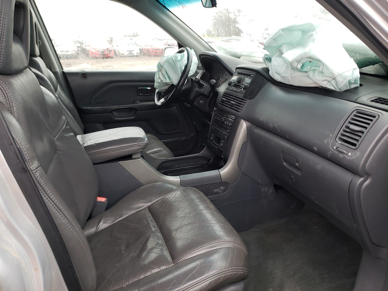 Photo 5 from auction – 2004 HONDA PILOT EXL with VIN 2HKYF18684H581398