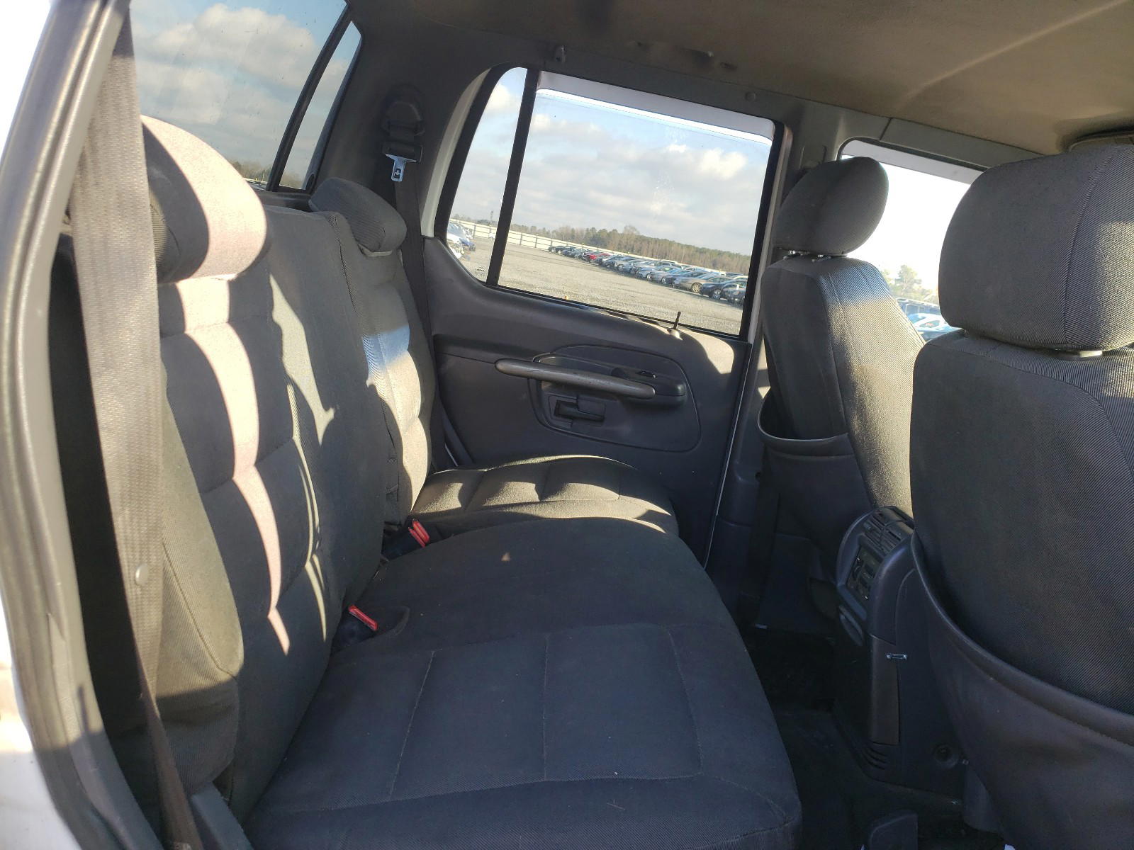 Photo 6 from auction – 2001 FORD EXPLORER S with VIN 1FMZU67E11UB71071