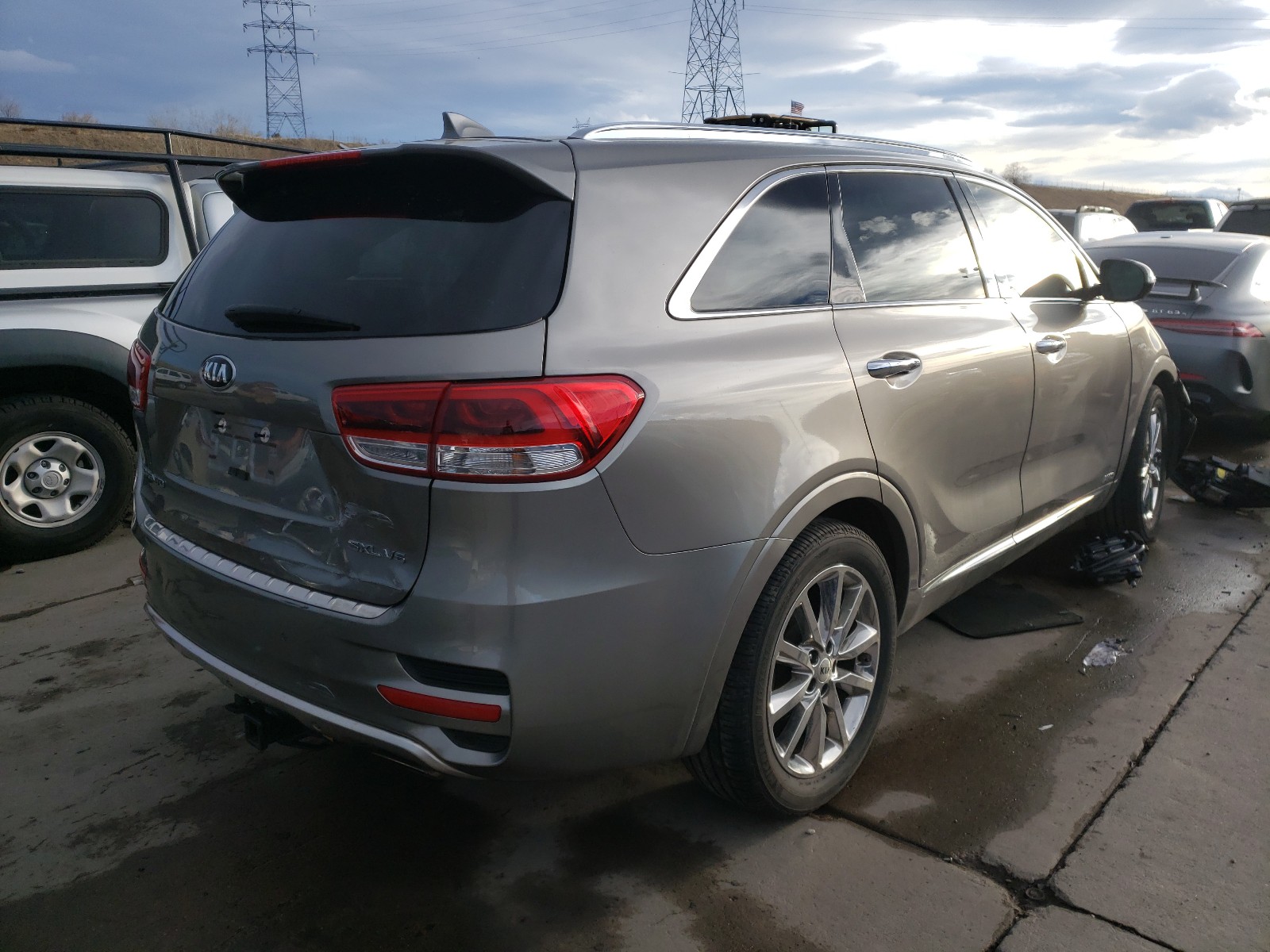 Photo 4 from auction – 2018 KIA SORENTO SX with VIN 5XYPKDA53JG383583