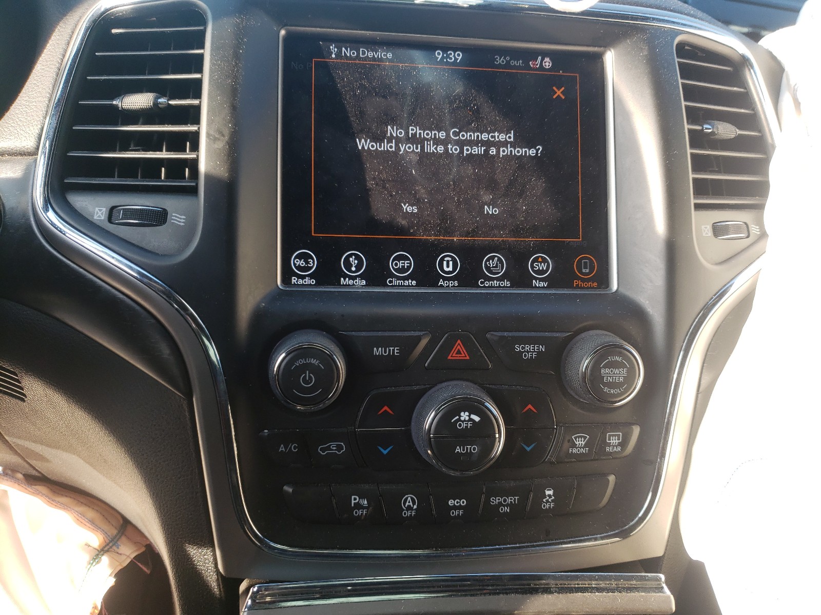 Photo 9 from auction – 2018 JEEP GRAND CHER with VIN 1C4RJFAG8JC332660