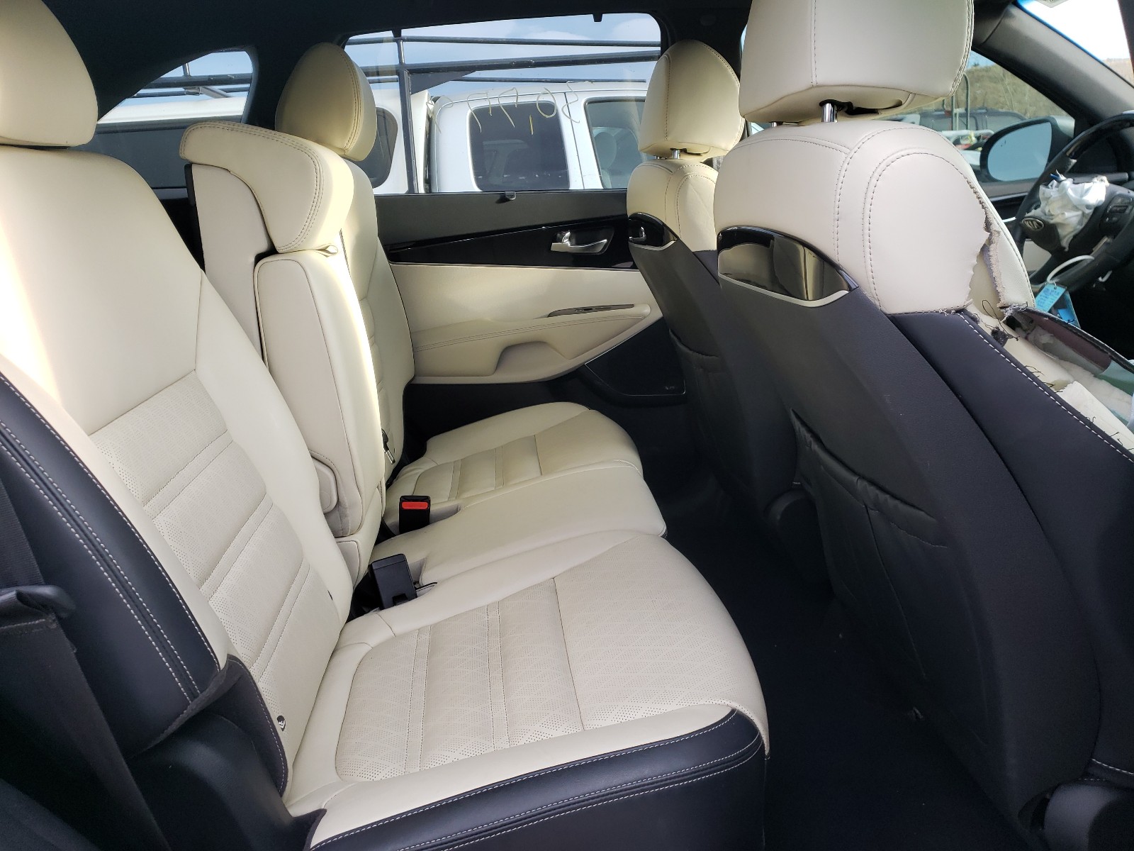 Photo 6 from auction – 2018 KIA SORENTO SX with VIN 5XYPKDA53JG383583