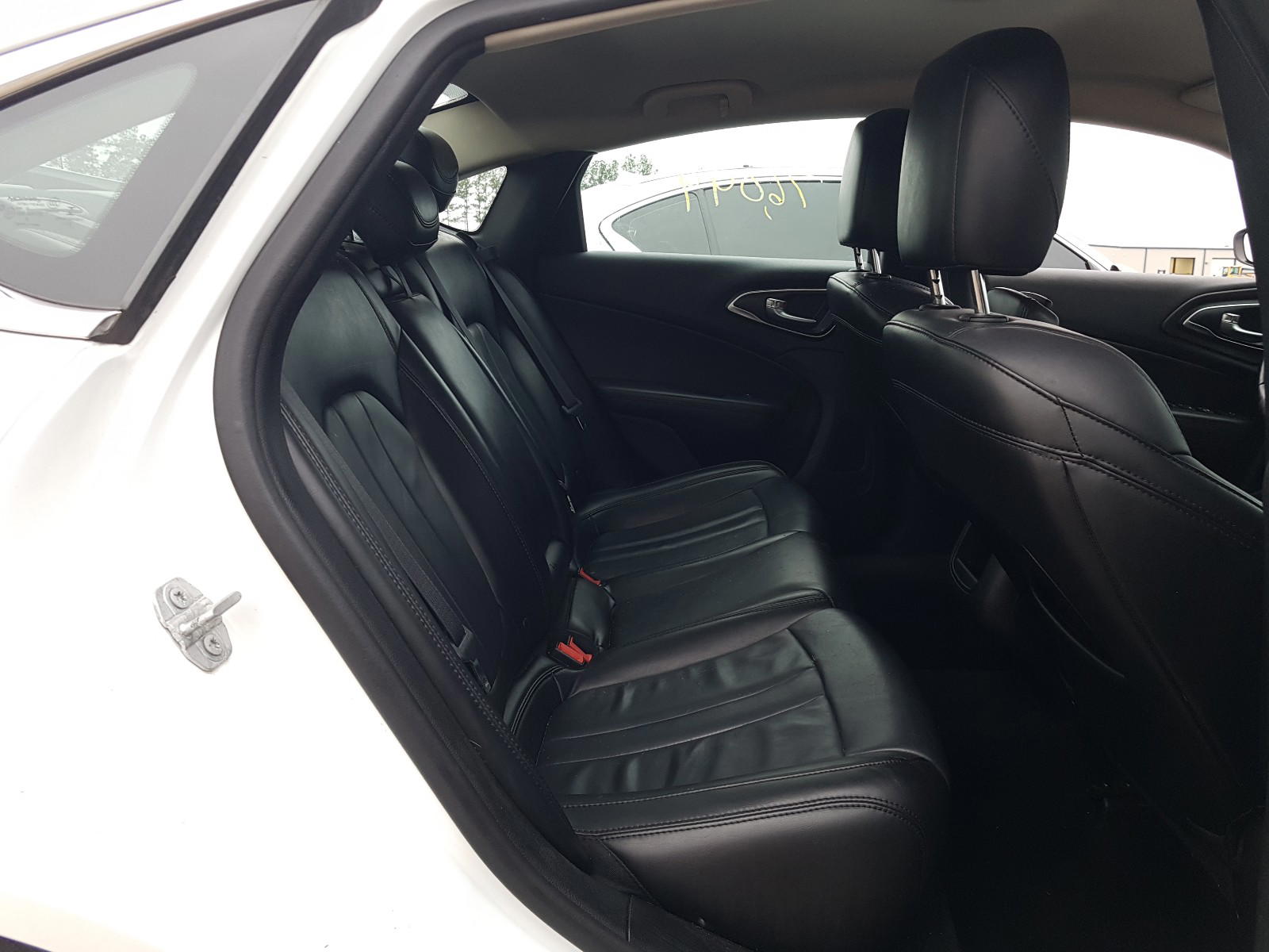 Photo 6 from auction – 2016 CHRYSLER 200 LIMITE with VIN 1C3CCCAB3GN189671