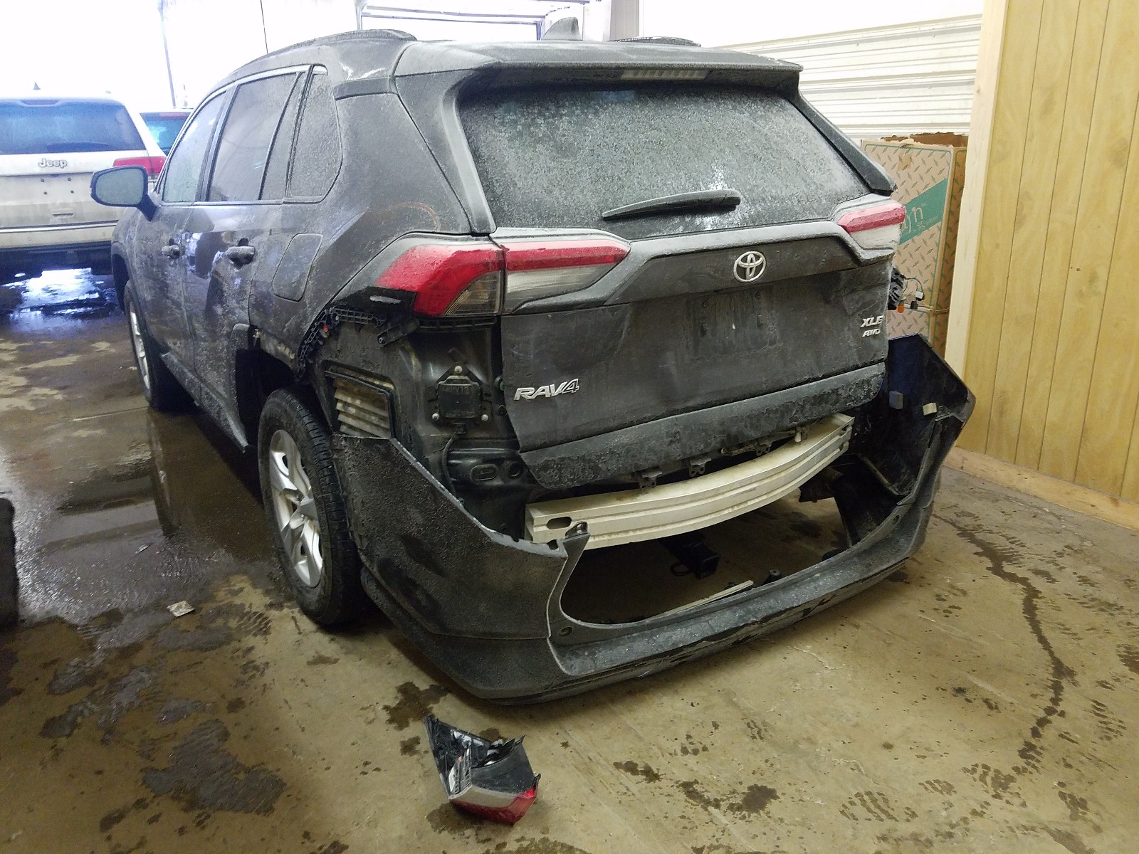 Photo 3 from auction – 2019 TOYOTA RAV4 XLE with VIN 2T3P1RFVXKW012027