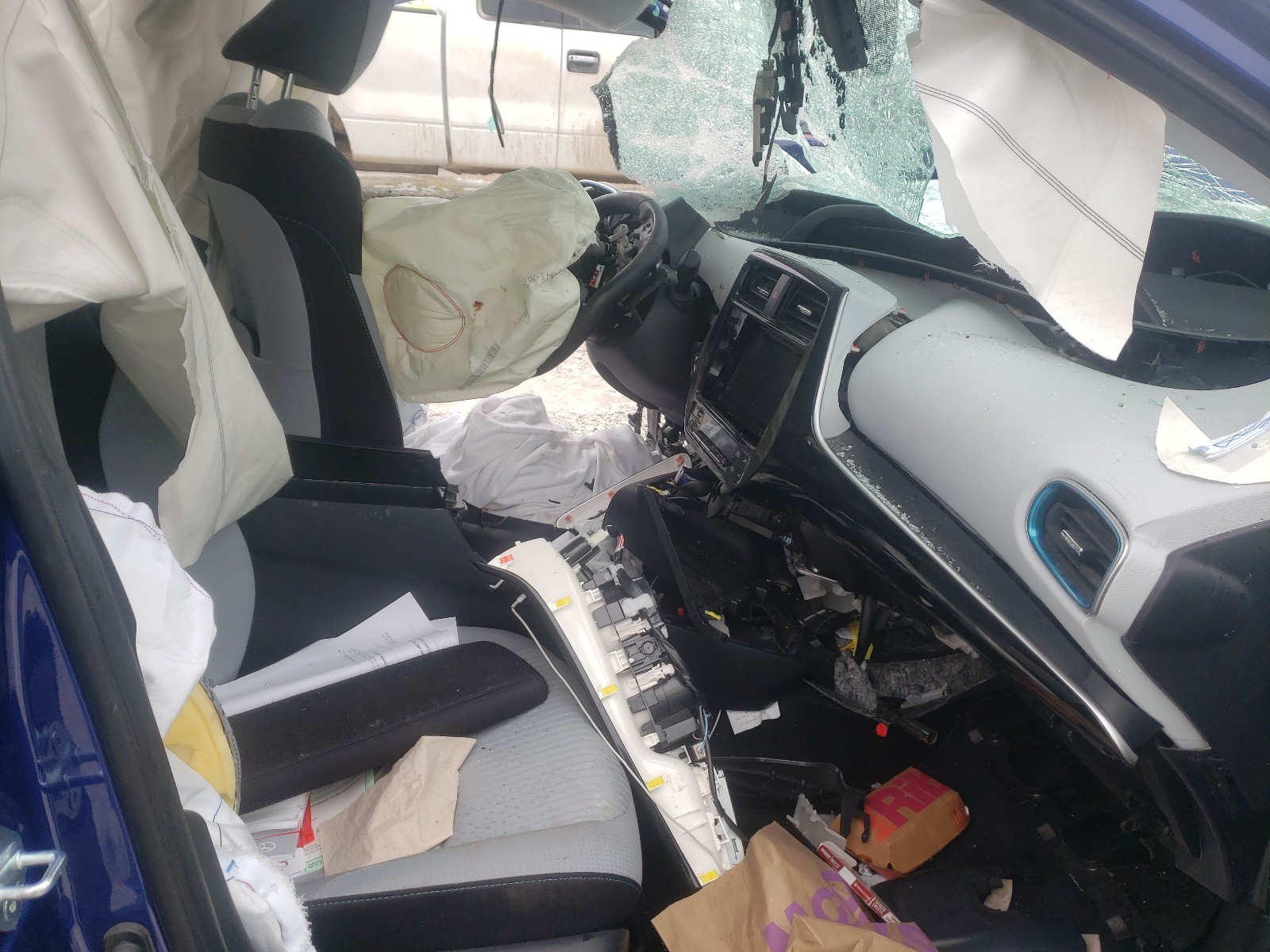Photo 5 from auction – 2018 TOYOTA PRIUS with VIN JTDKARFU0J3067122