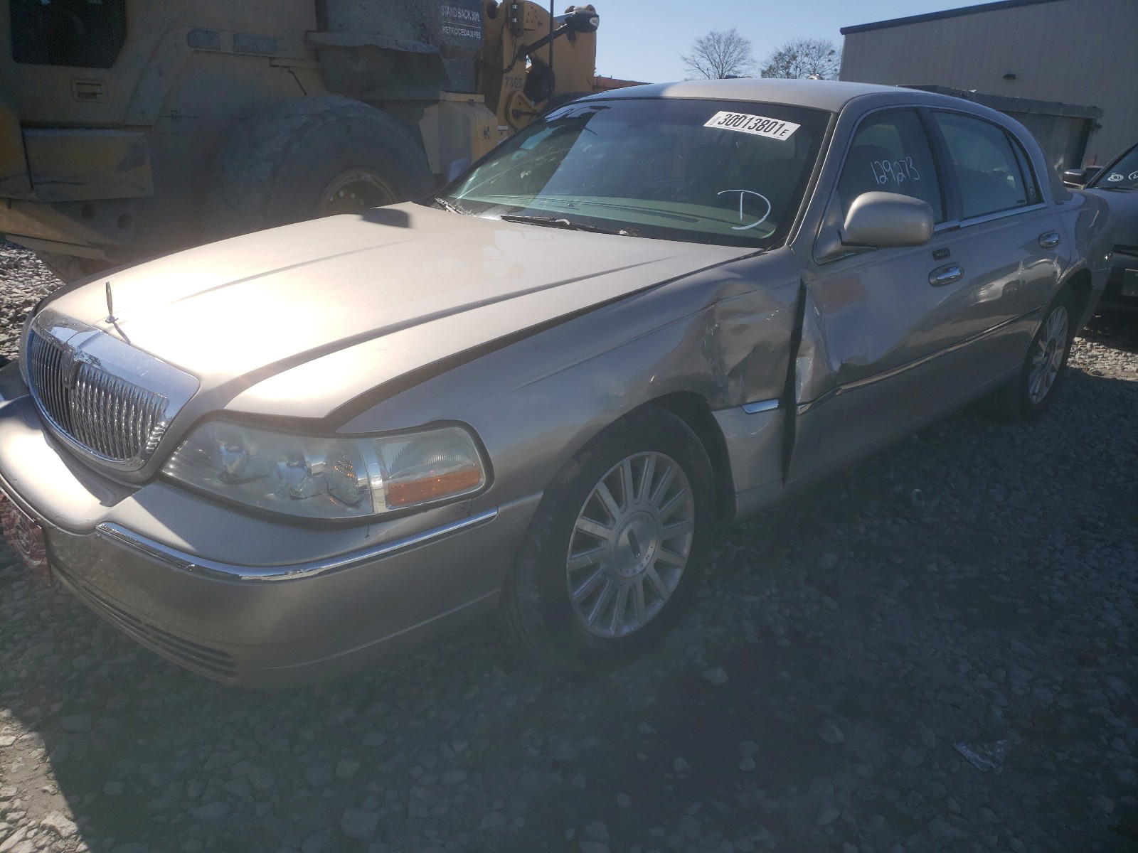 Photo 9 from auction – 2003 LINCOLN TOWN CAR E with VIN 1LNHM81W23Y696919
