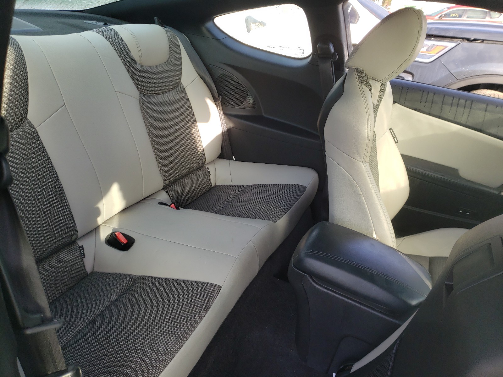 Photo 6 from auction – 2014 HYUNDAI GENESIS CO with VIN KMHHT6KD3EU118178