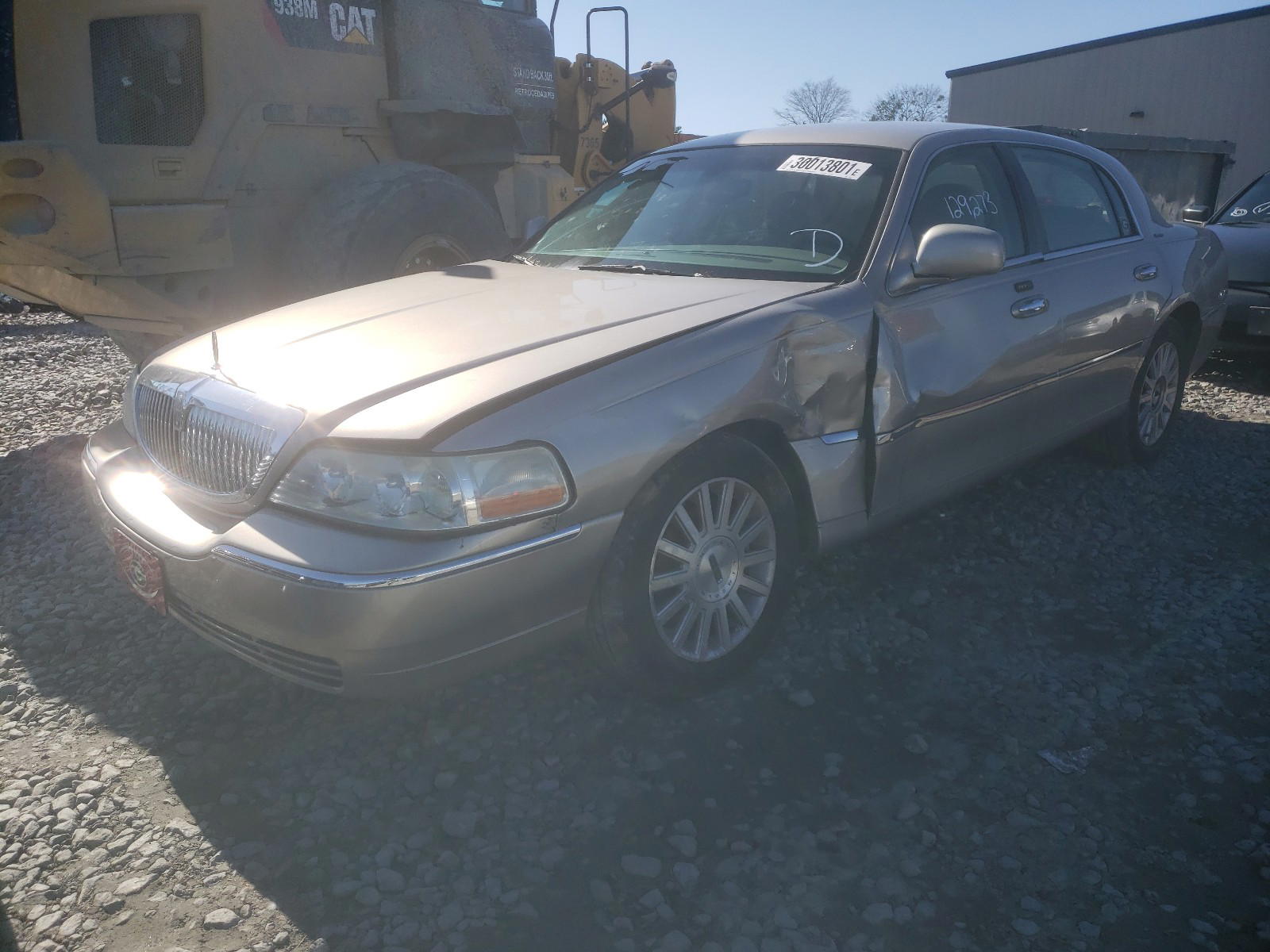 Photo 2 from auction – 2003 LINCOLN TOWN CAR E with VIN 1LNHM81W23Y696919