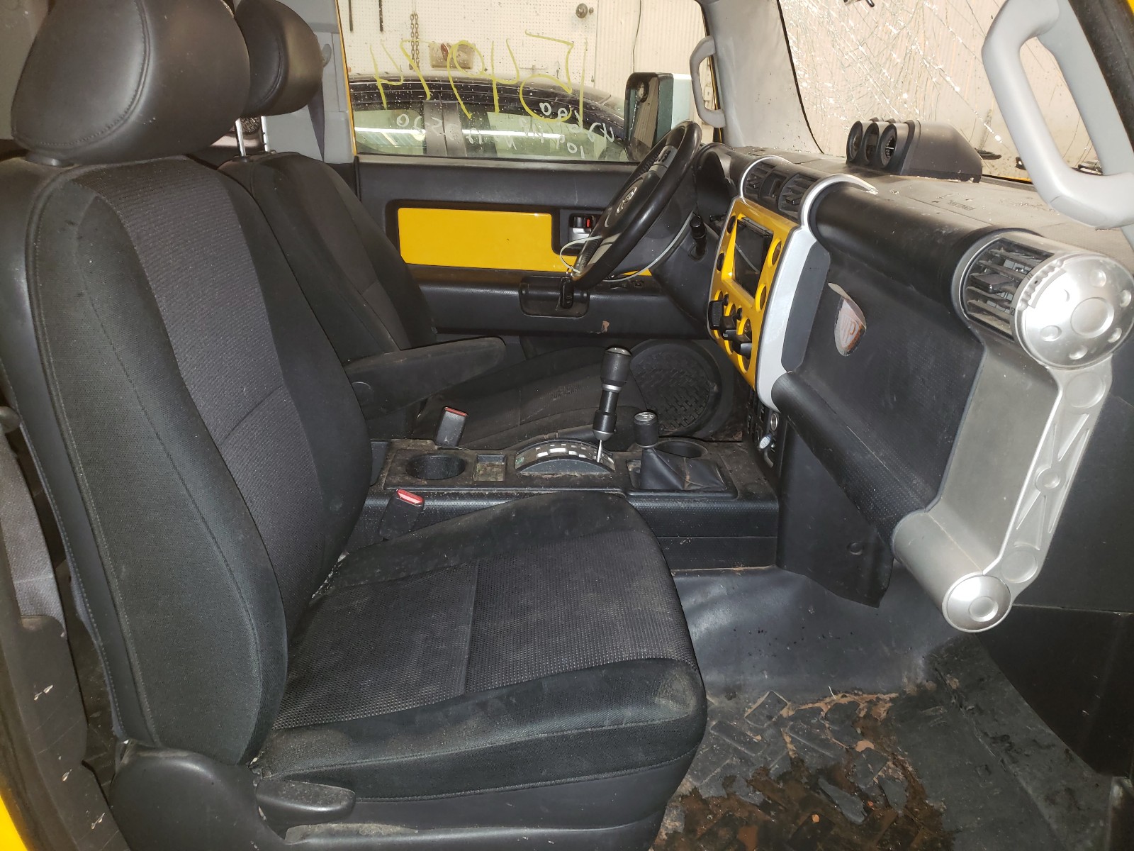 Photo 5 from auction – 2007 TOYOTA FJ CRUISER with VIN JTEBU11F670057542