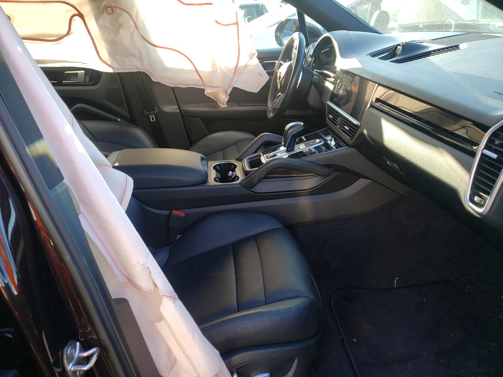 Photo 5 from auction – 2019 PORSCHE CAYENNE SE with VIN WP1AE2AY8KDA50371
