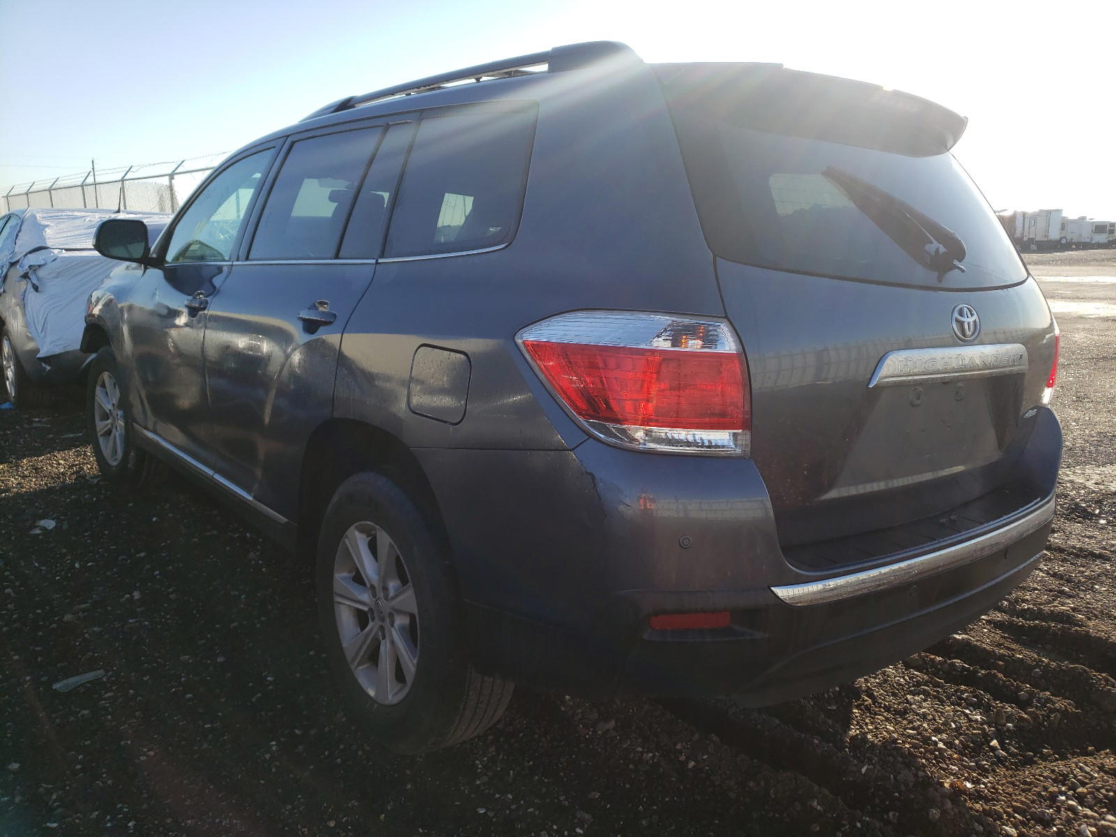 Photo 3 from auction – 2013 TOYOTA HIGHLANDER with VIN 5TDBK3EH1DS213187