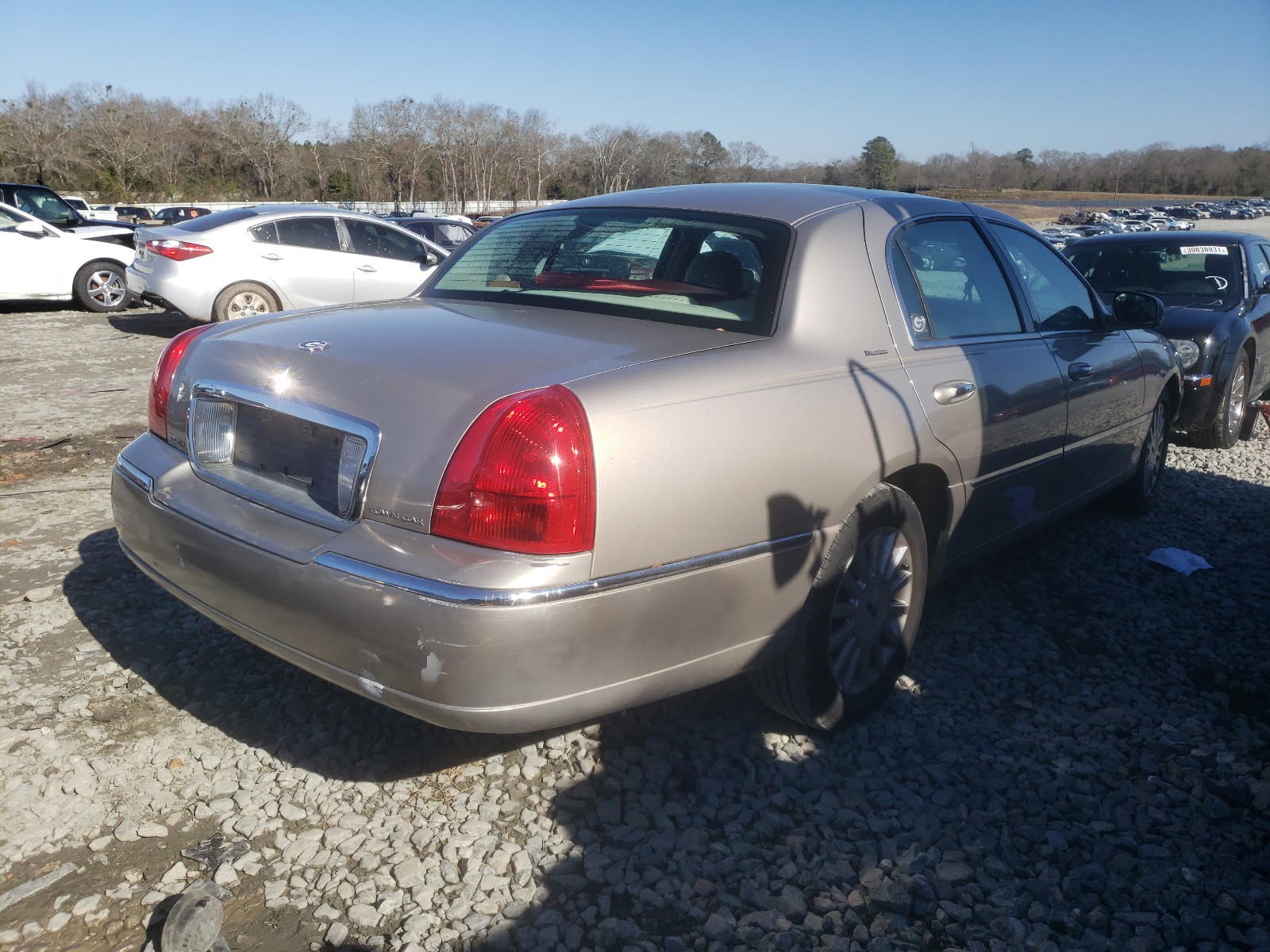 Photo 4 from auction – 2003 LINCOLN TOWN CAR E with VIN 1LNHM81W23Y696919