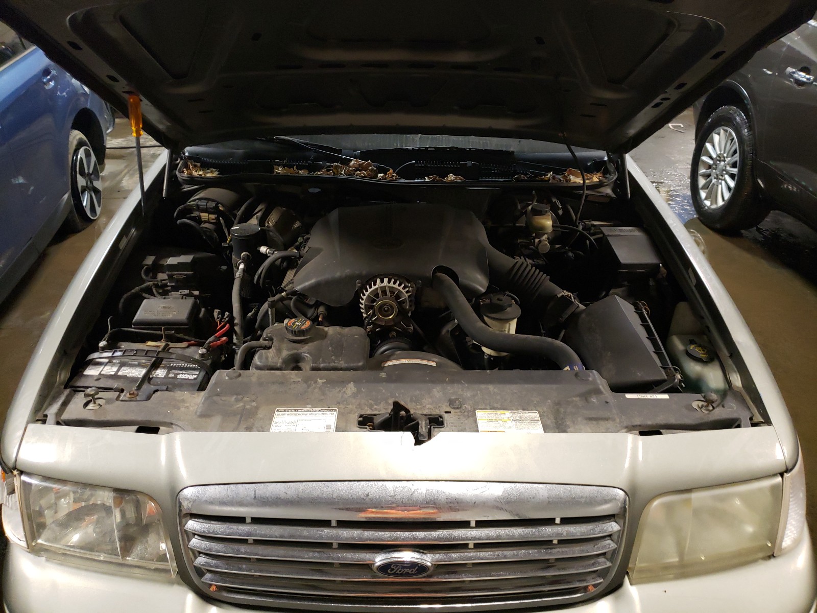 Photo 7 from auction – 1999 FORD CROWN VICT with VIN 2FAFP71W2XX194436