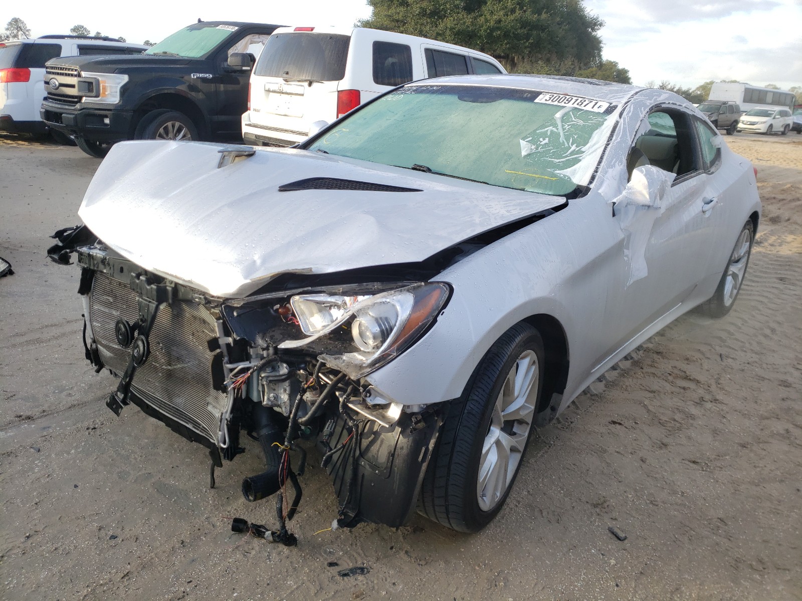 Photo 2 from auction – 2014 HYUNDAI GENESIS CO with VIN KMHHT6KD3EU118178
