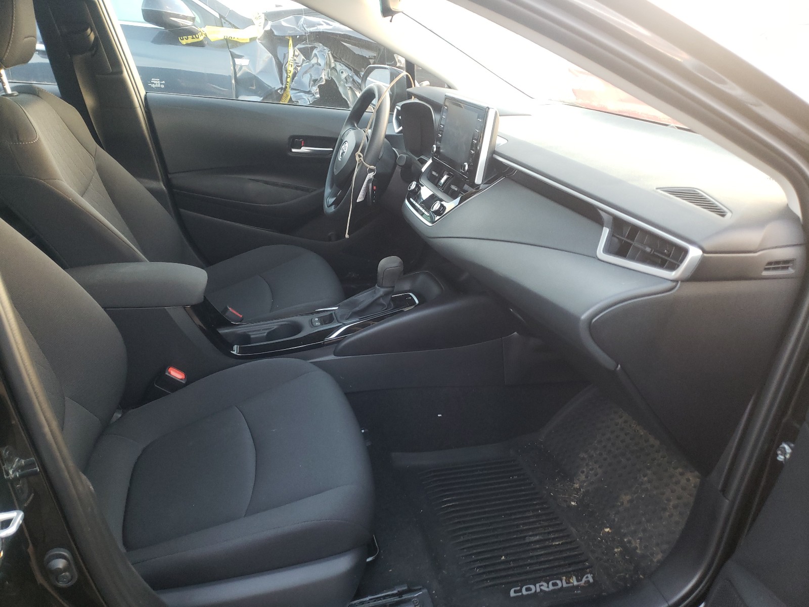 Photo 5 from auction – 2021 TOYOTA COROLLA LE with VIN 5YFHPMAE0MP163971