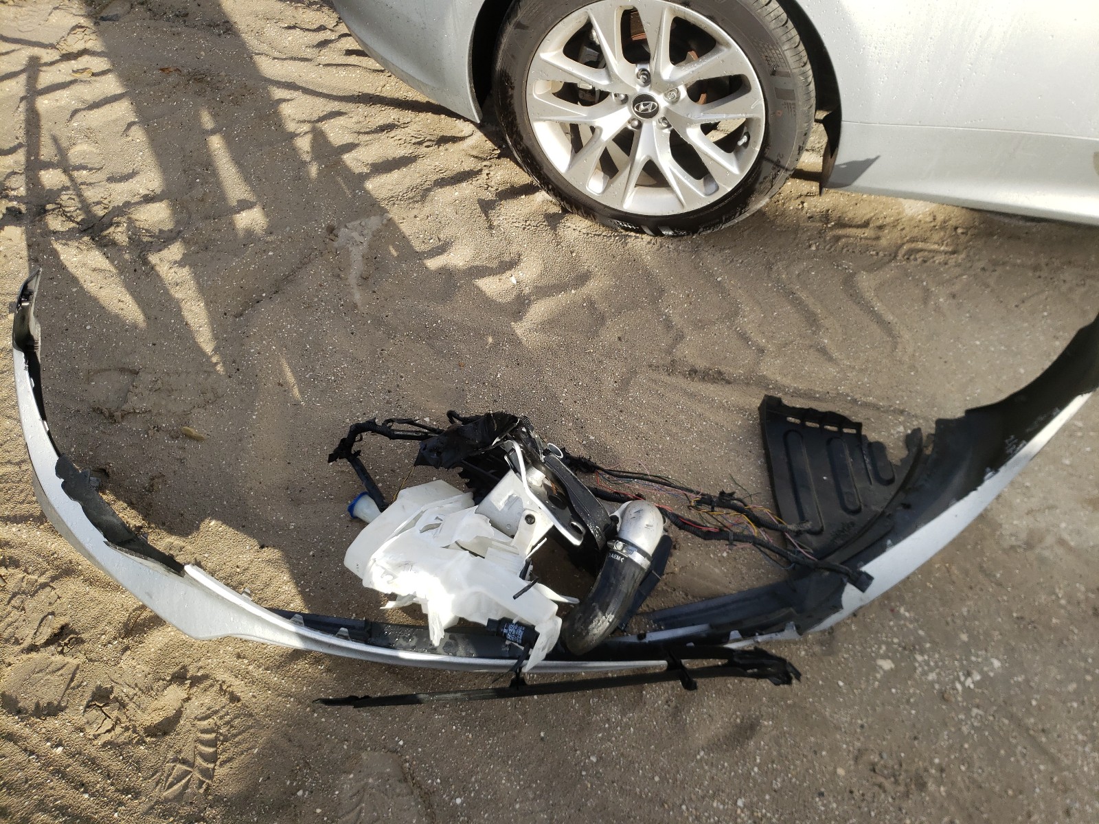 Photo 9 from auction – 2014 HYUNDAI GENESIS CO with VIN KMHHT6KD3EU118178