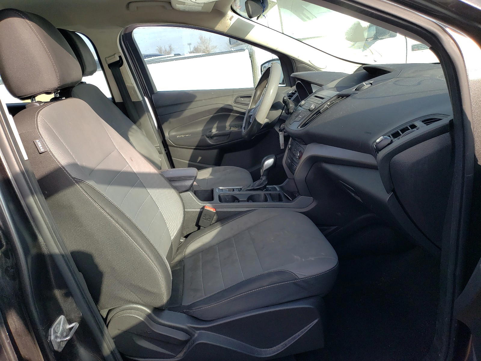Photo 5 from auction – 2017 FORD ESCAPE S with VIN 1FMCU0F79HUC49628
