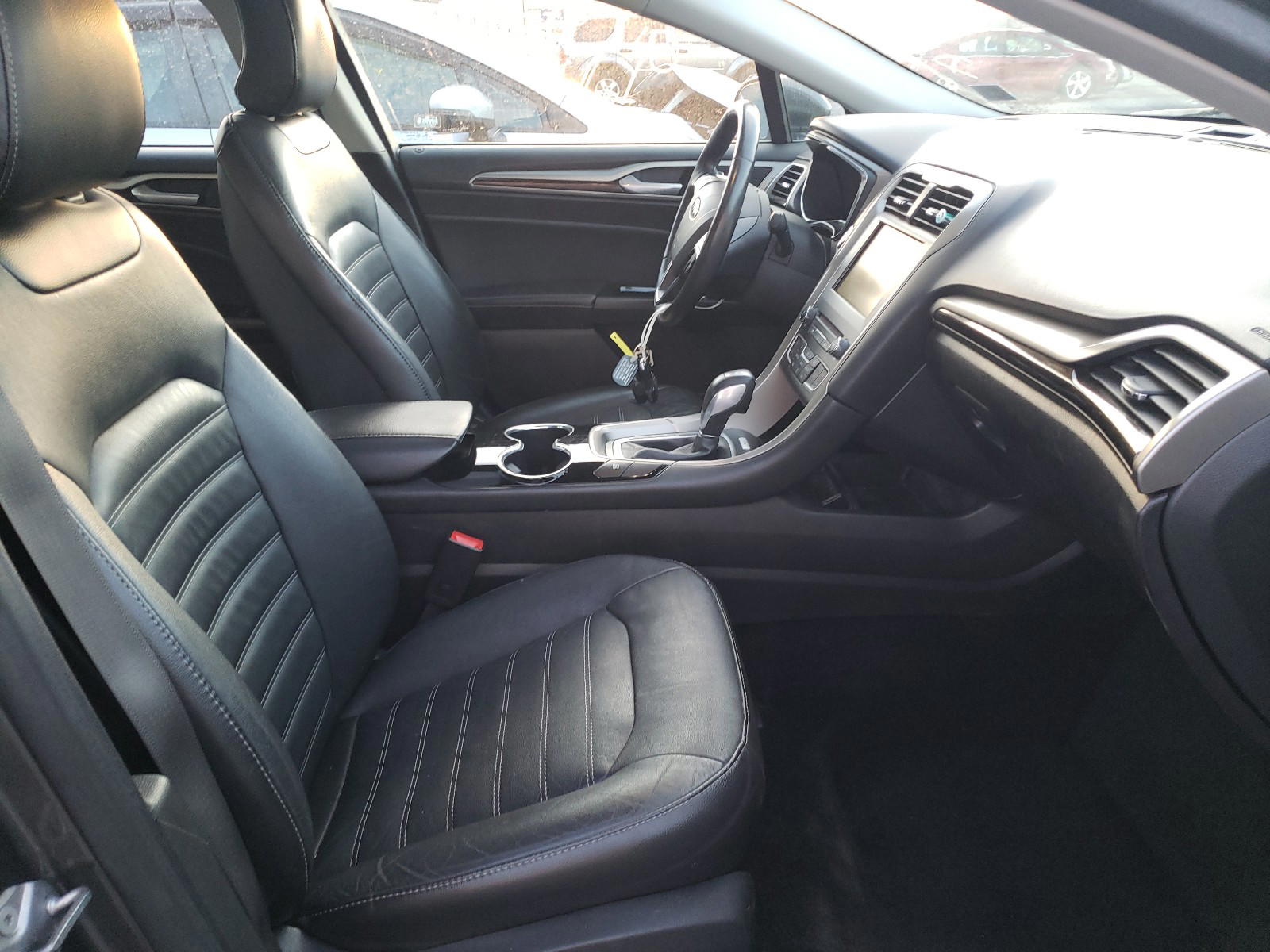 Photo 5 from auction – 2016 FORD FUSION SE with VIN 3FA6P0LU3GR169501