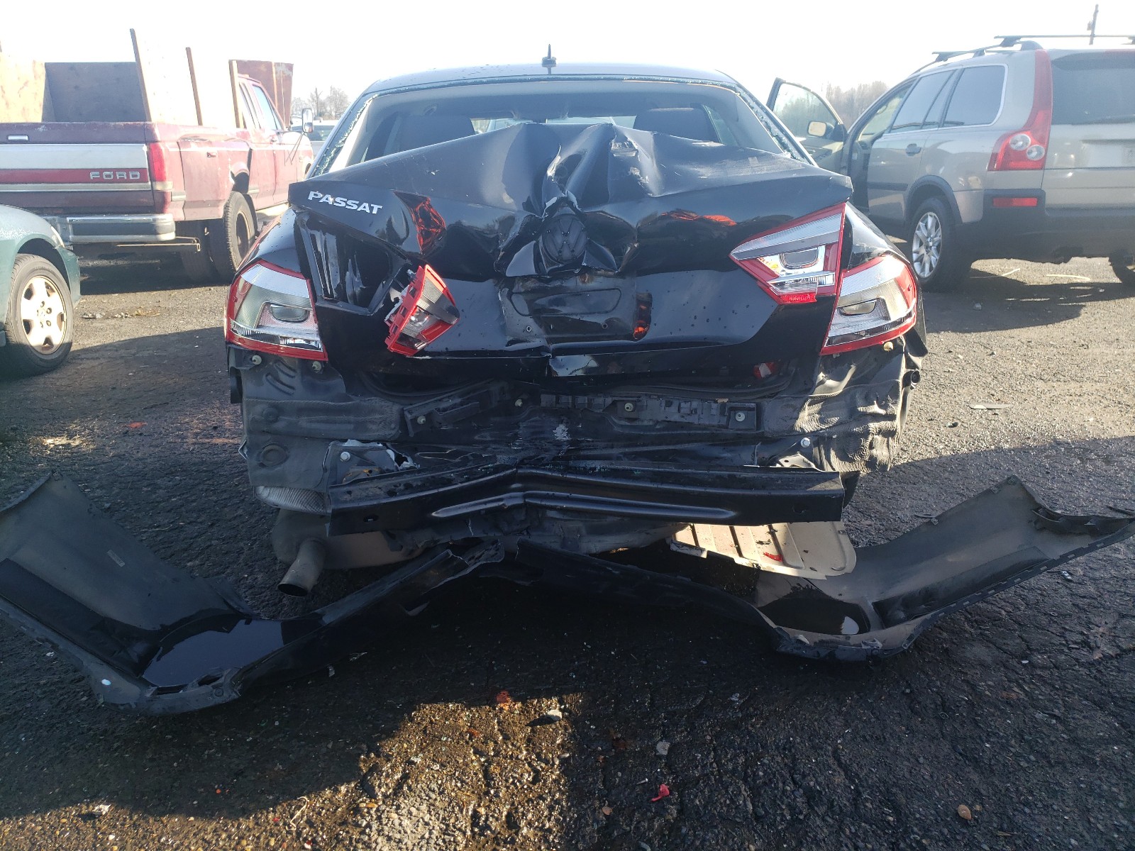 Photo 9 from auction – 2012 VOLKSWAGEN PASSAT S with VIN 1VWAP7A33CC023953