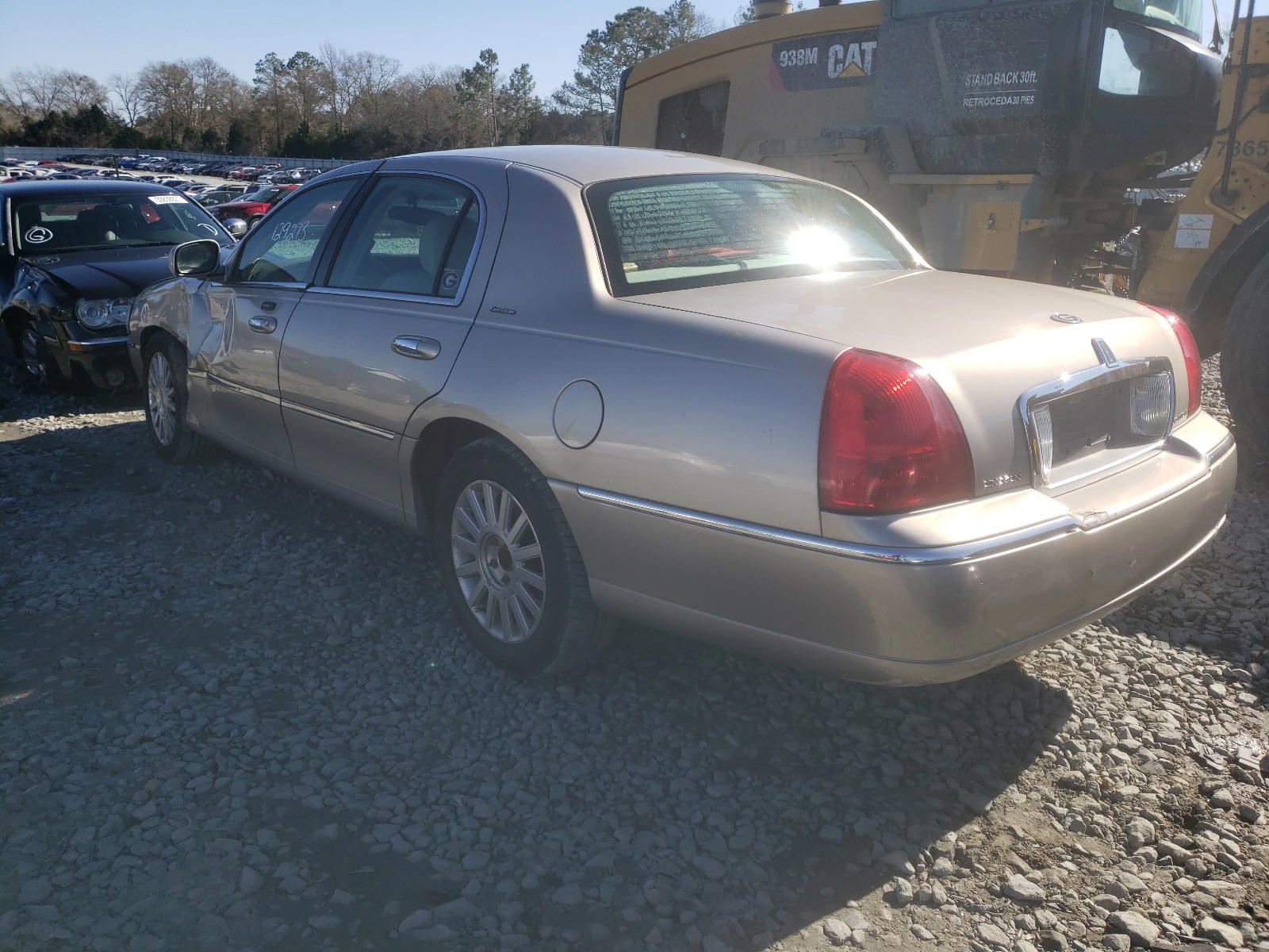 Photo 3 from auction – 2003 LINCOLN TOWN CAR E with VIN 1LNHM81W23Y696919