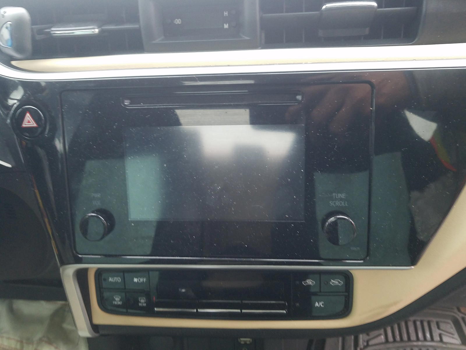 Photo 9 from auction – 2018 TOYOTA COROLLA with VIN 5YFBURHE3JP849953