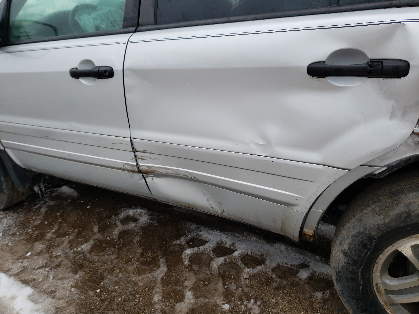 Photo 9 from auction – 2004 HONDA PILOT EXL with VIN 2HKYF18684H581398