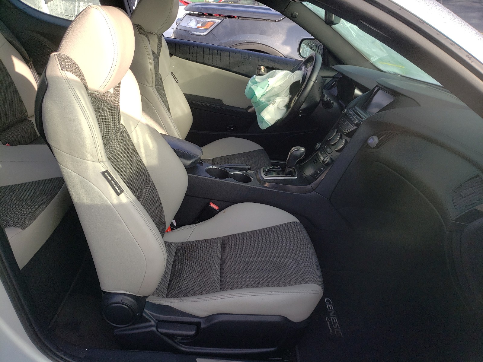 Photo 5 from auction – 2014 HYUNDAI GENESIS CO with VIN KMHHT6KD3EU118178