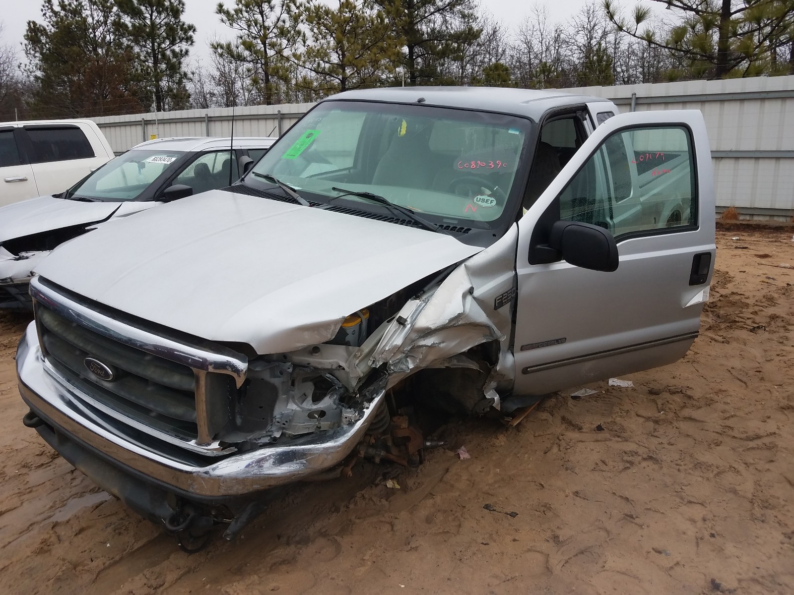 Photo 2 from auction – 2000 FORD F250 SUPER with VIN 1FTNX20F2YEC05027