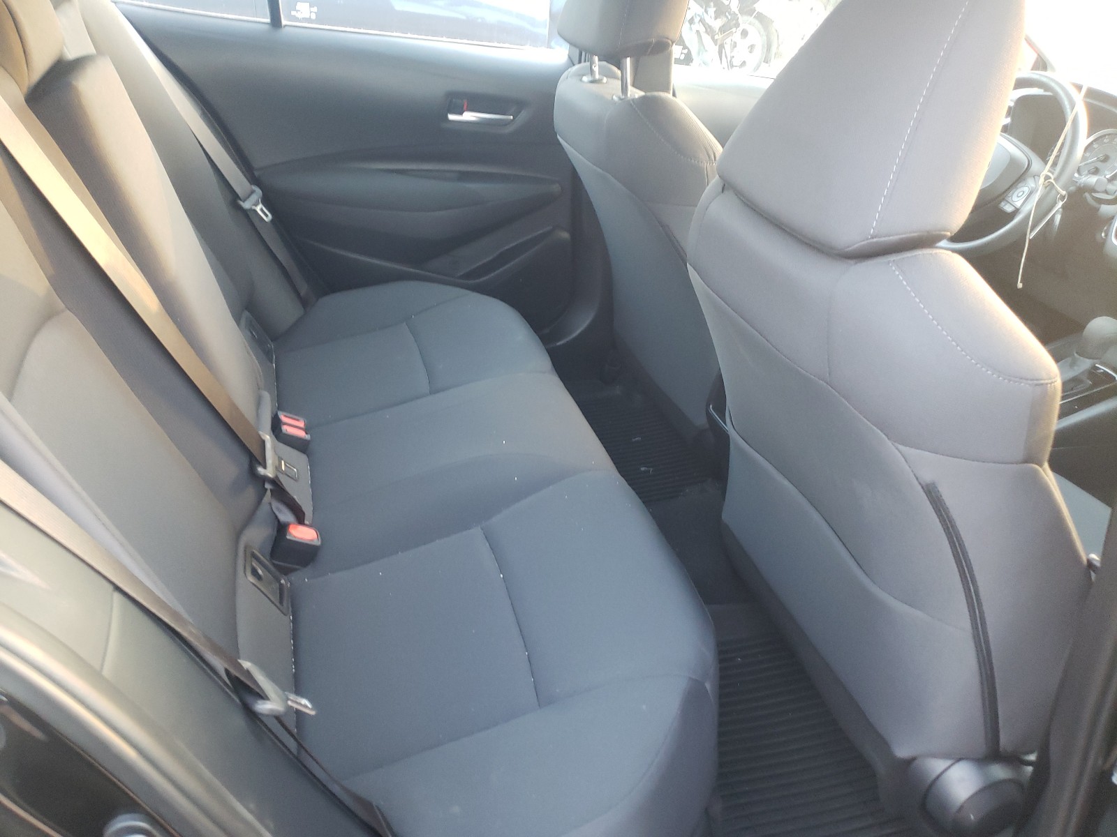 Photo 6 from auction – 2021 TOYOTA COROLLA LE with VIN 5YFHPMAE0MP163971