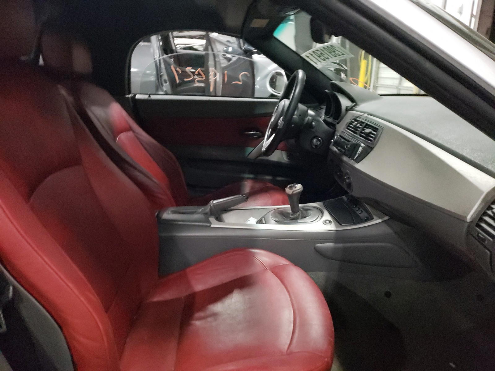 Photo 5 from auction – 2004 BMW Z4 2.5 with VIN 4USBT33514LR69622