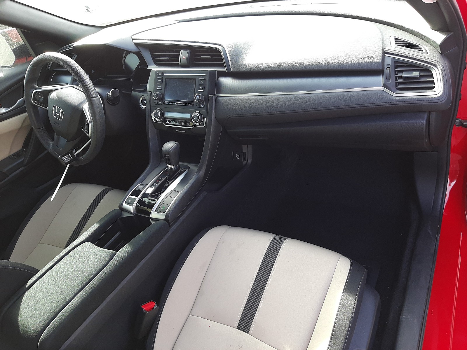 Photo 9 from auction – 2016 HONDA CIVIC LX with VIN 2HGFC4B00GH315670